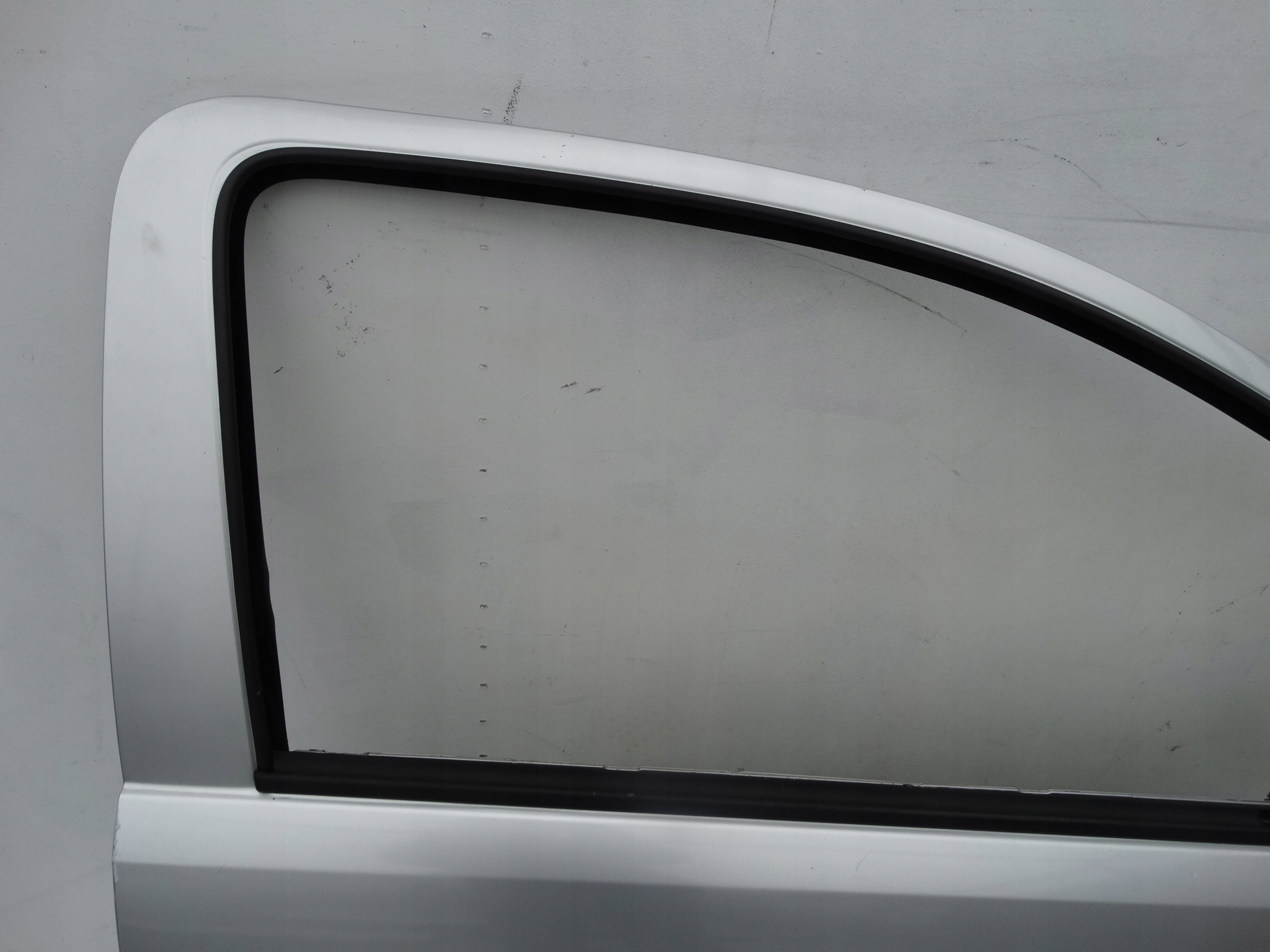 door OPEL CORSA C 3 door right front KOD : Z147