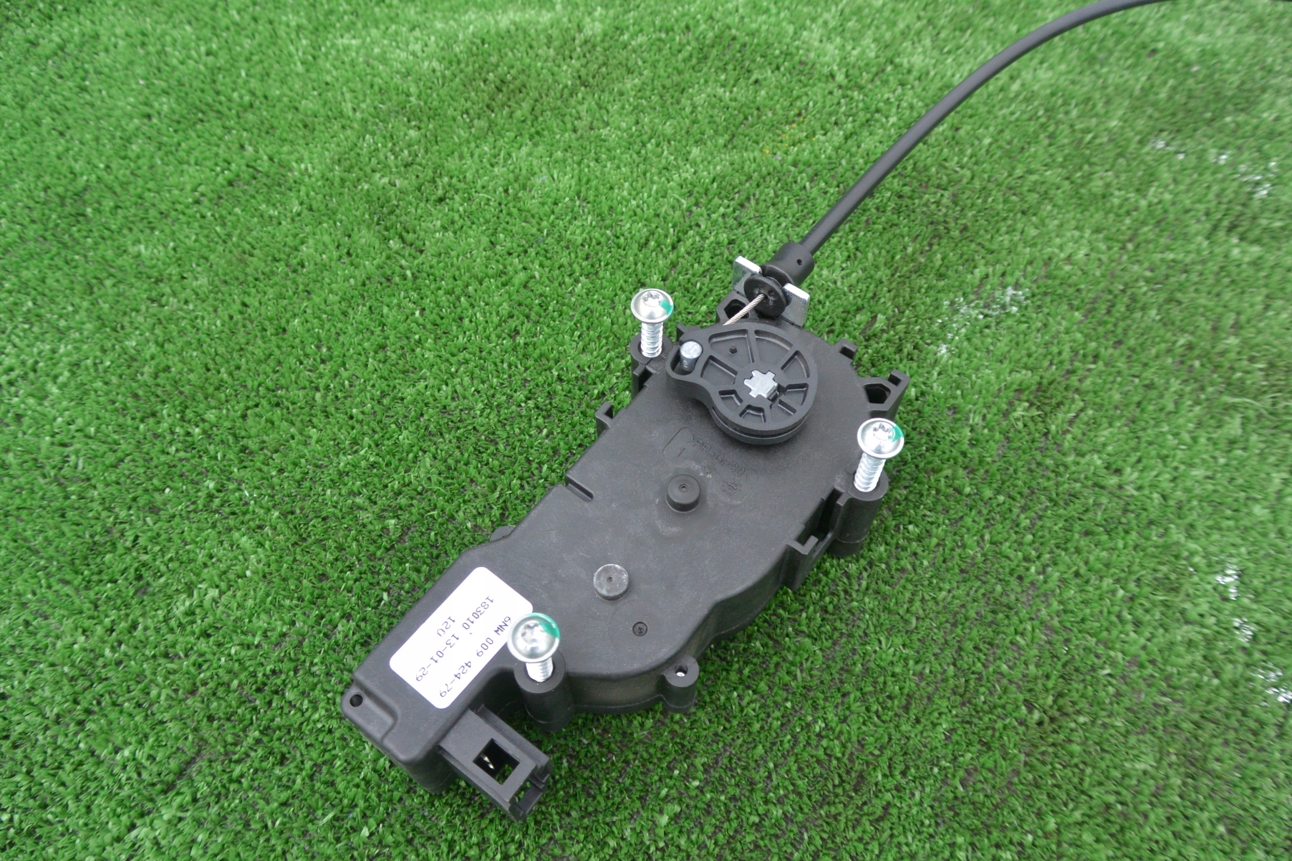 ZAMEK KLAPY BAGAŻNIKA LINKA TESLA MODEL S 12-16 Typ samochodu Samochody osobowe