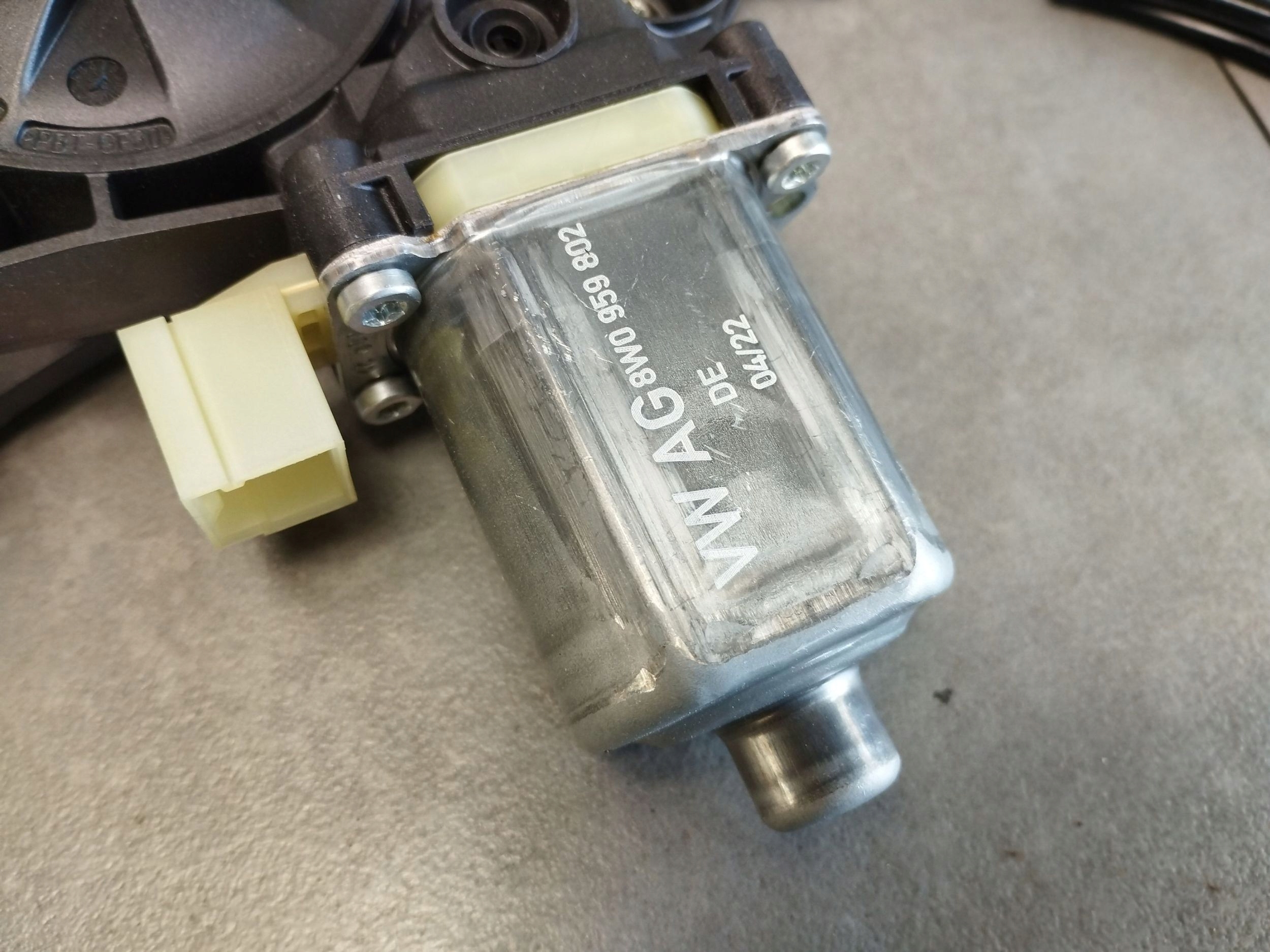 Audi A4 S4 B9 8W window regulator right front 8W0837462A