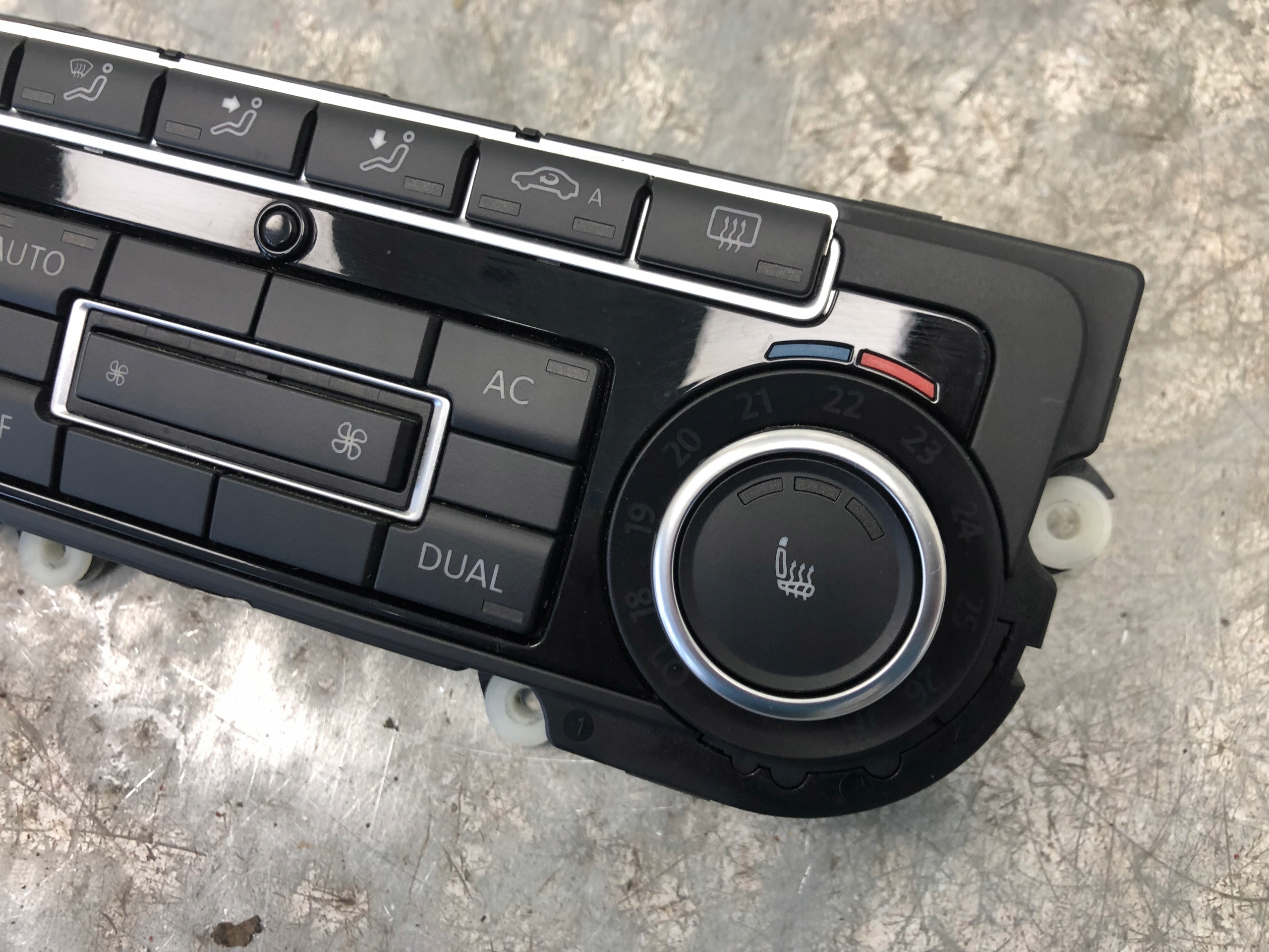 Unite commande clima VW GOLF VI Positif 5K0907044EA