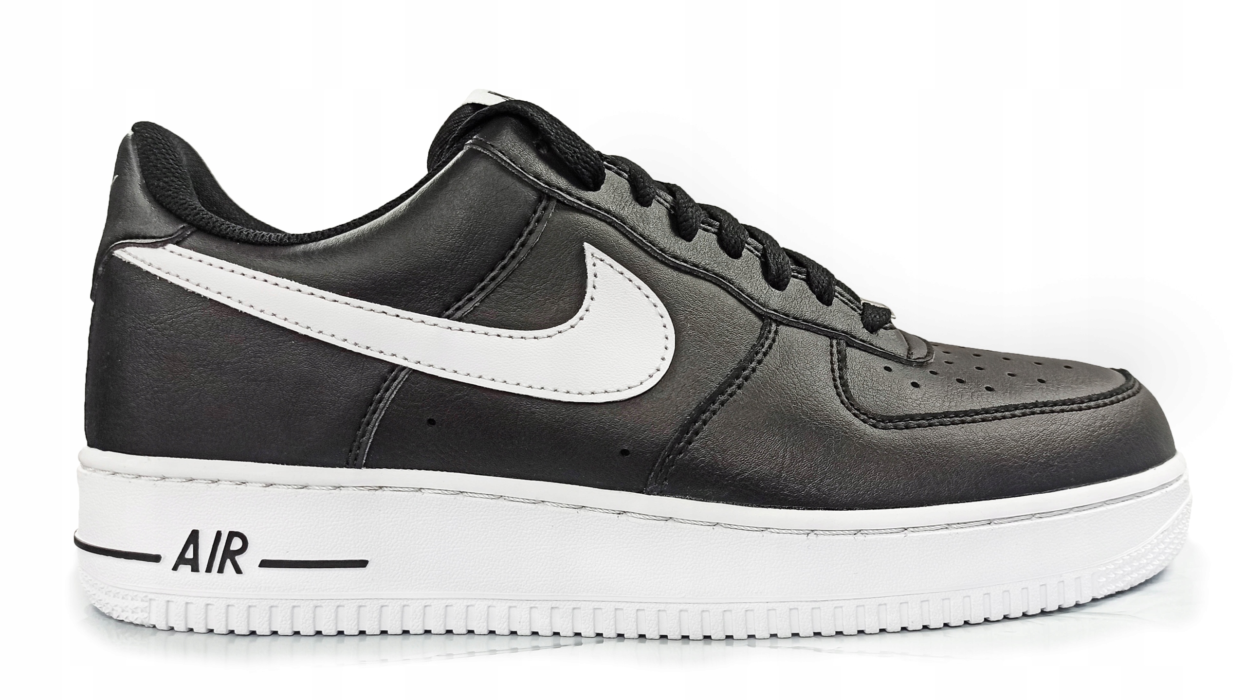 

Nike Air Force 1 CJ0952 001 r.43 + Gratis