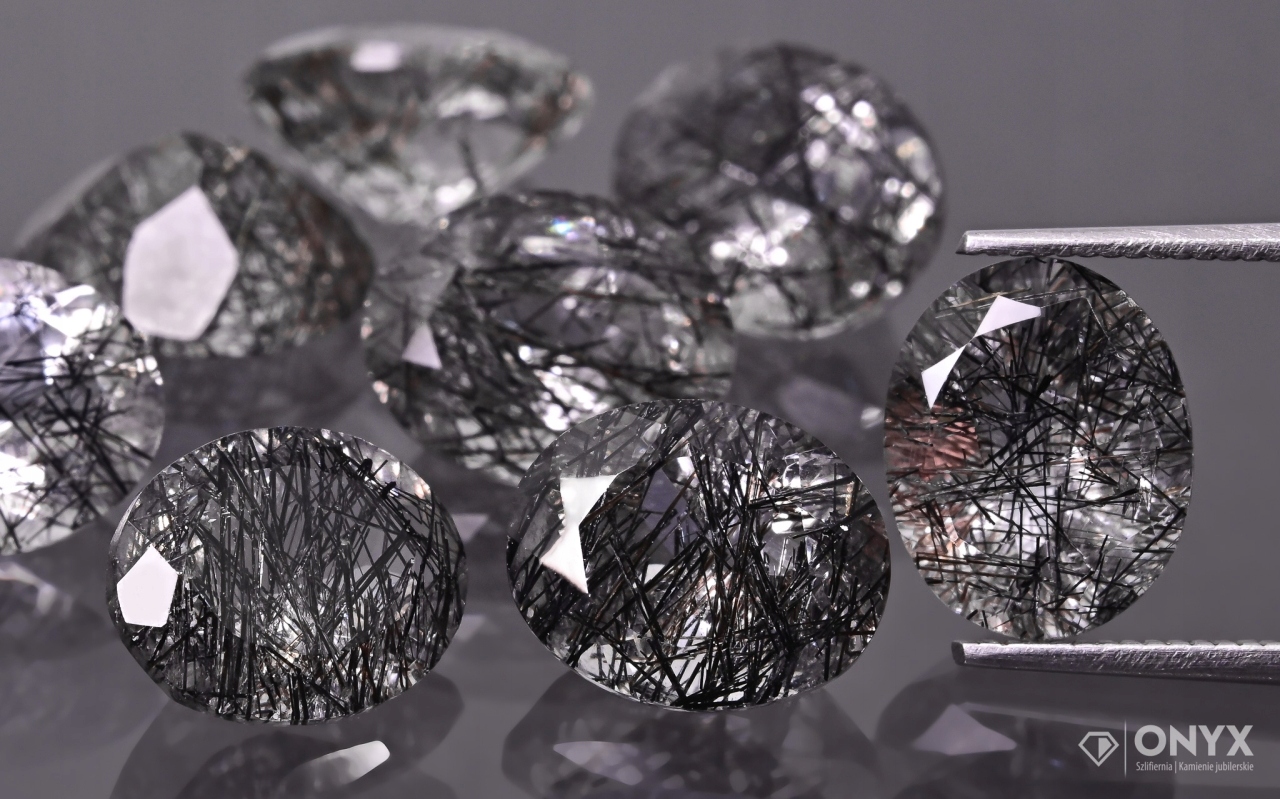 Křemen s turmalínem A fazetovaný ovál 10x8 mm