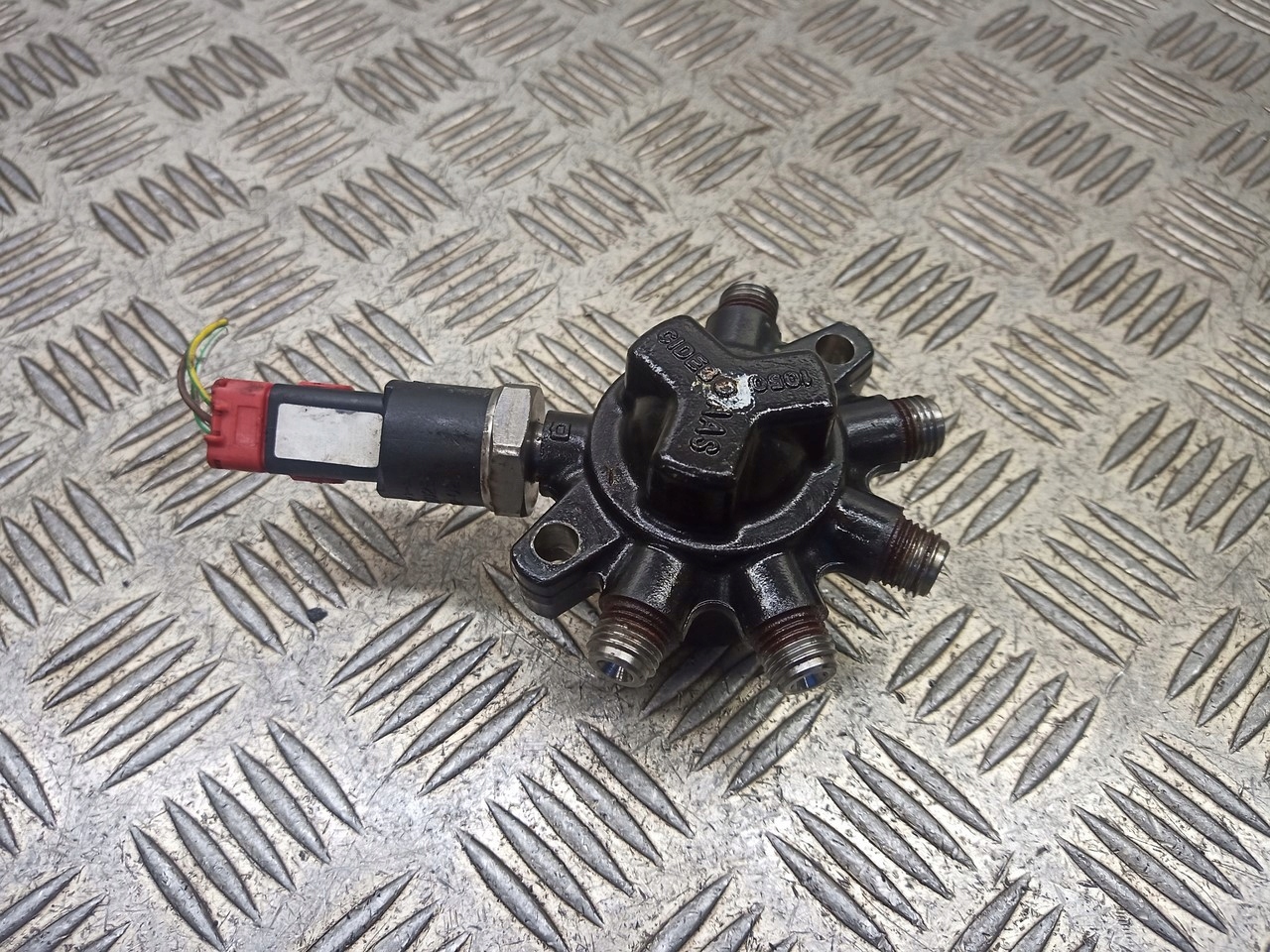 ROZDZIELACZ PALIWA FORD FOCUS MK2 1.8 TDCI 4MQ9D2800A