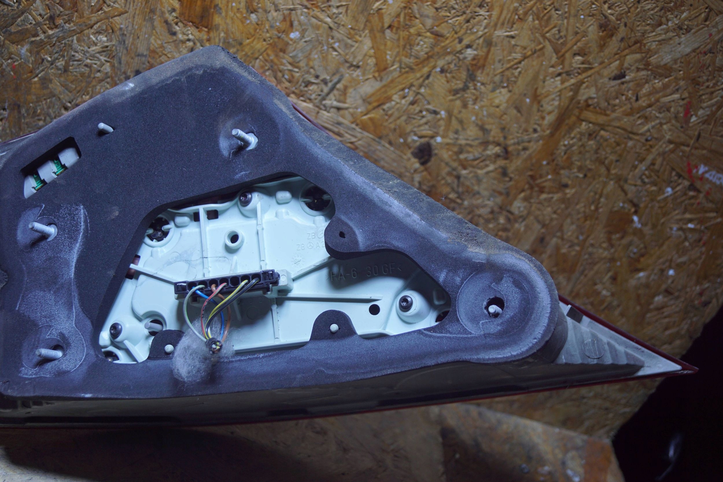 oem фонарь правый CLS W219 A2198200264