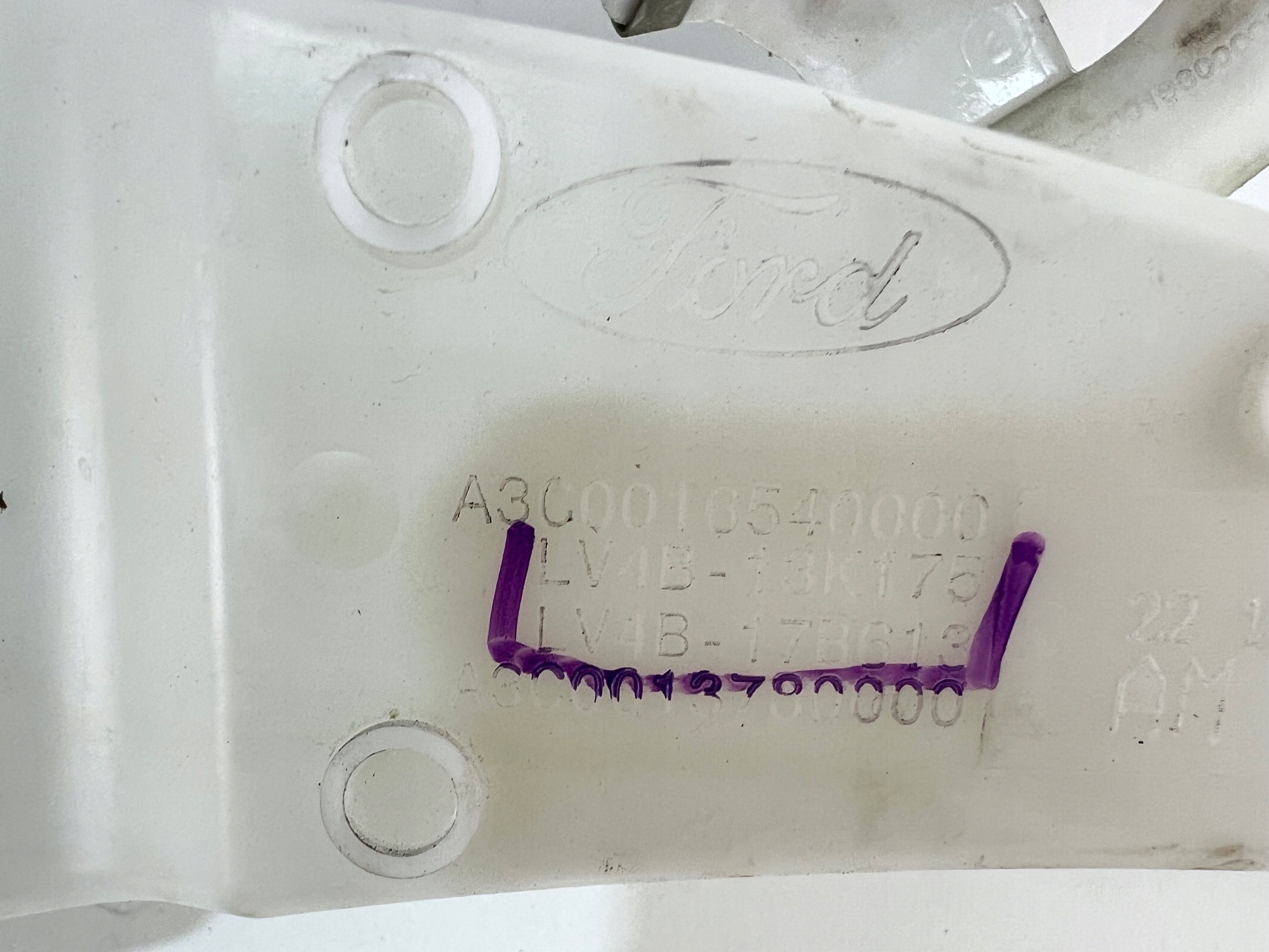 washer fluid tank FORD KUGA MK3 LV4B-13K175