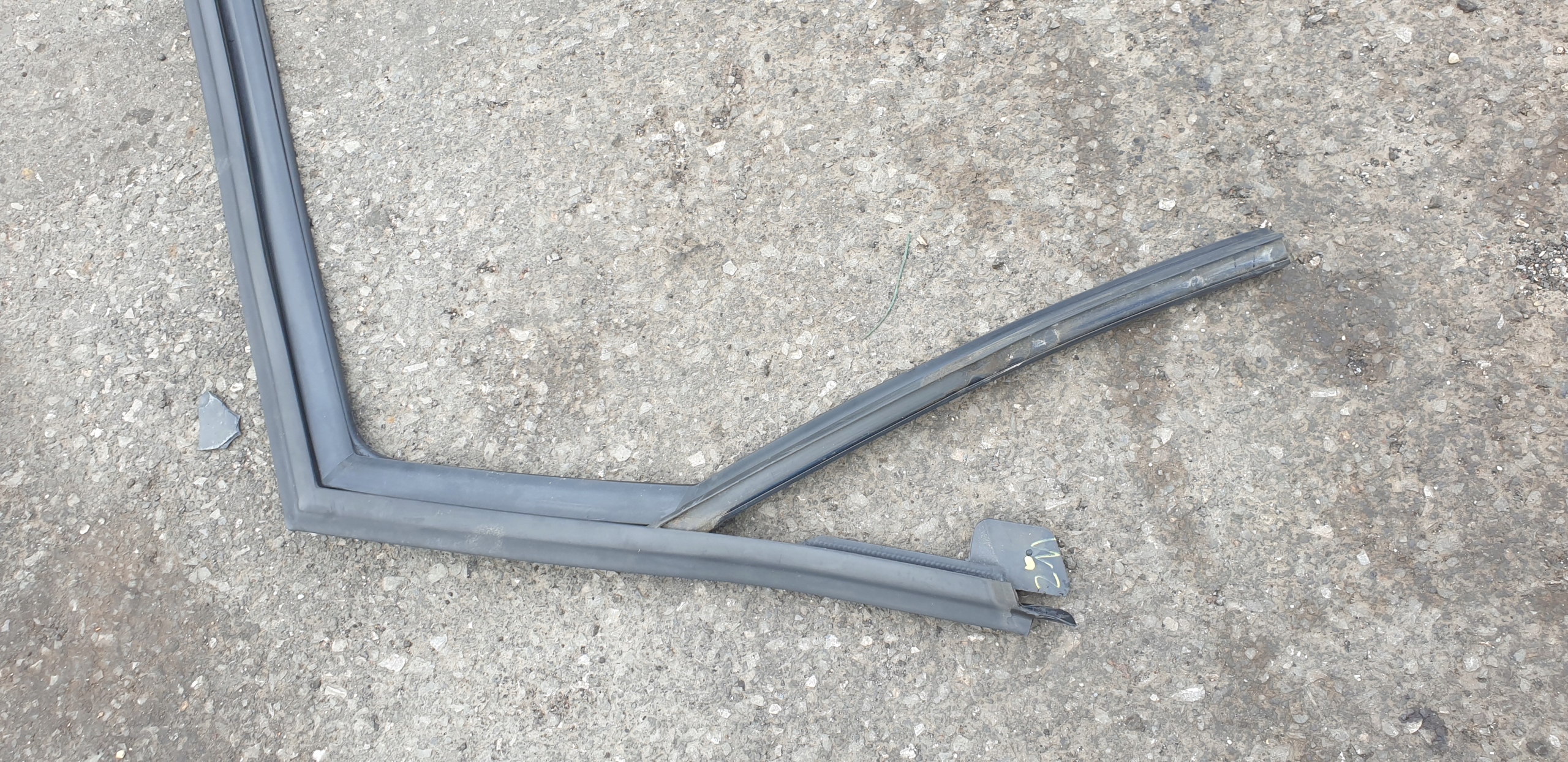 gasket windows door right rear part AUDI A4 B8 AVANT