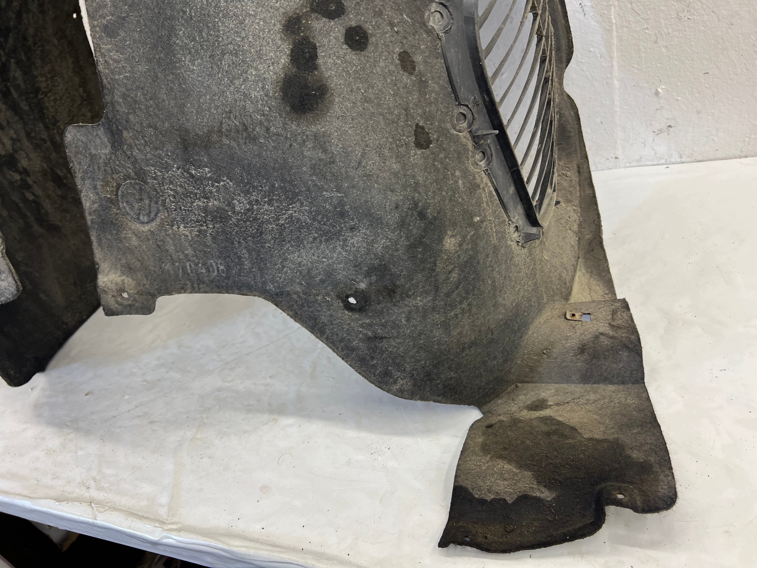 mudguard left front front VW TOUAREG and 1 7L LIFT 7L6809961