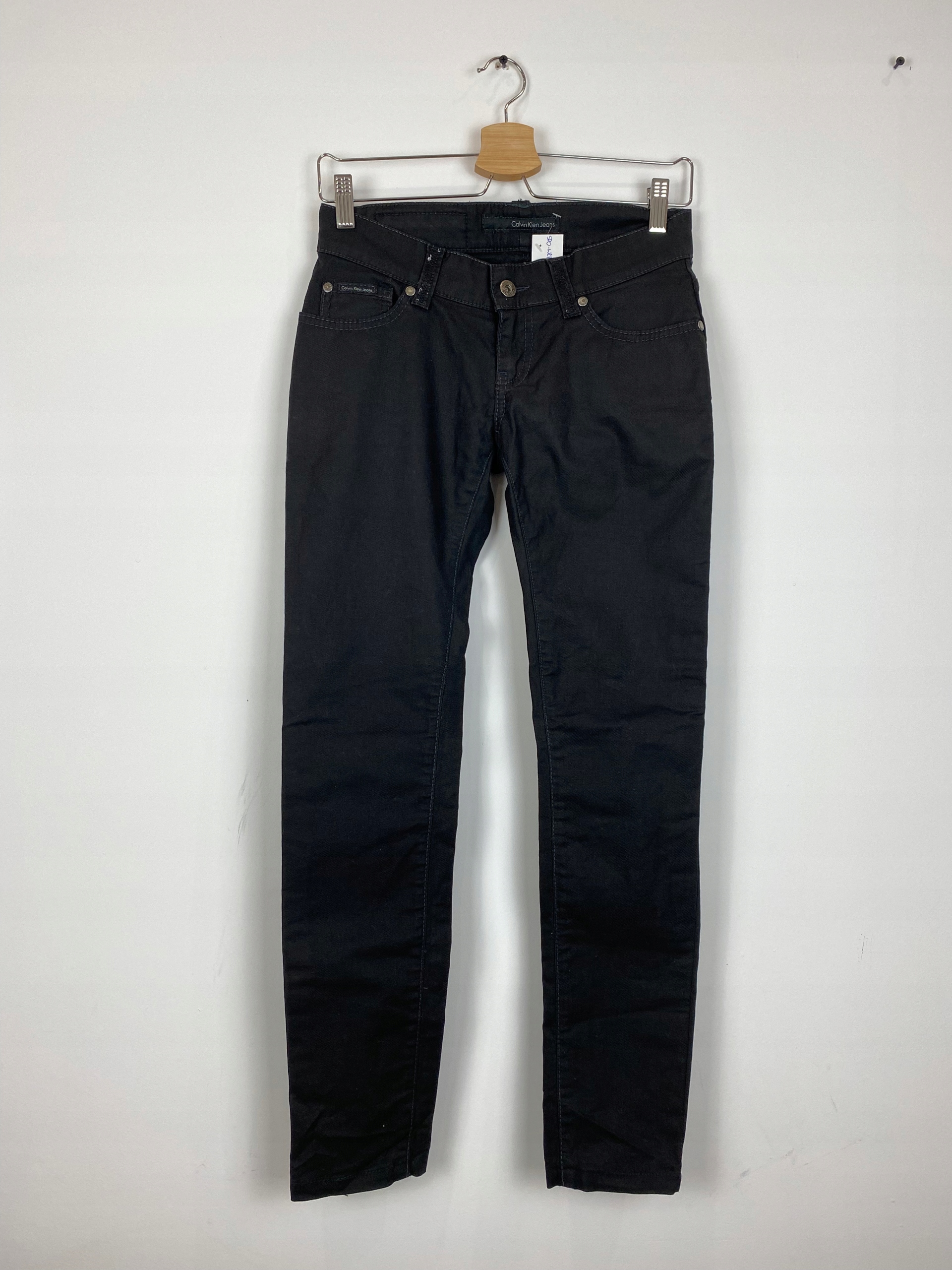 Czarne spodnie jeansy Calvin Klein W27