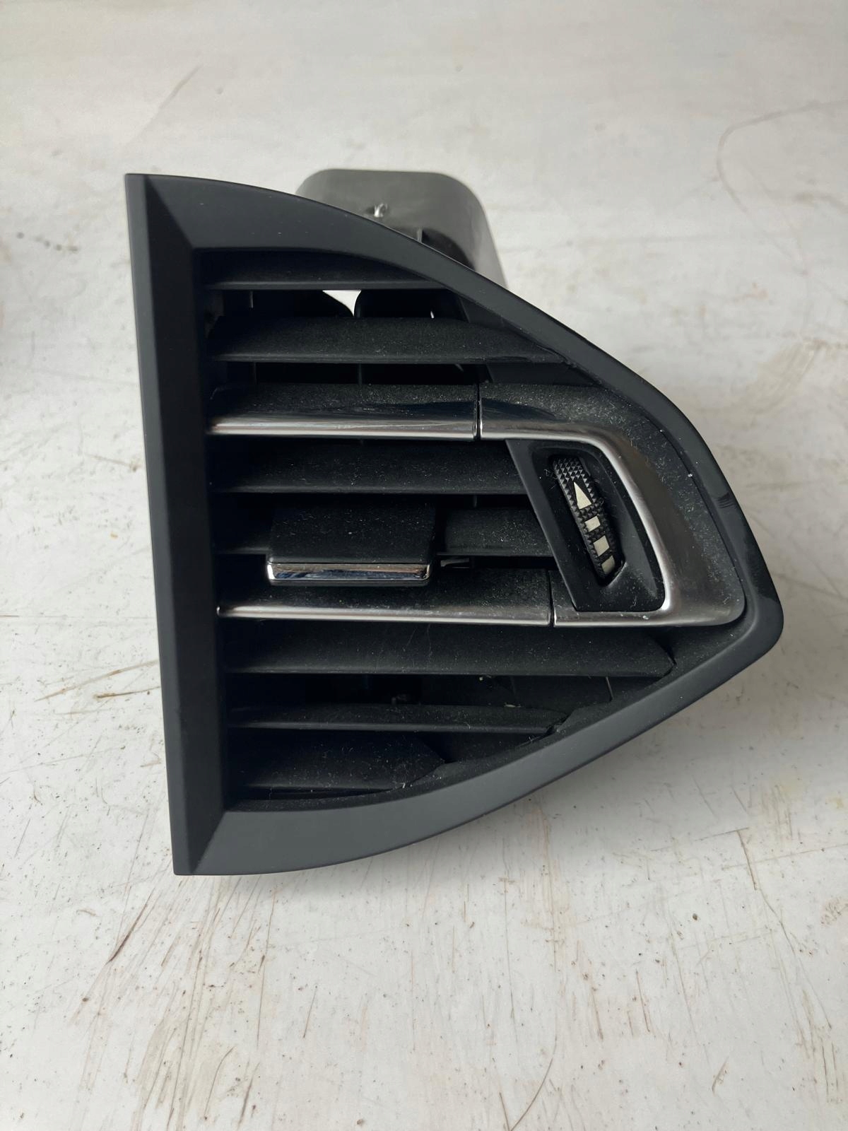 grid air conditioning devices right central PEUGEOT 308 T9 96782700