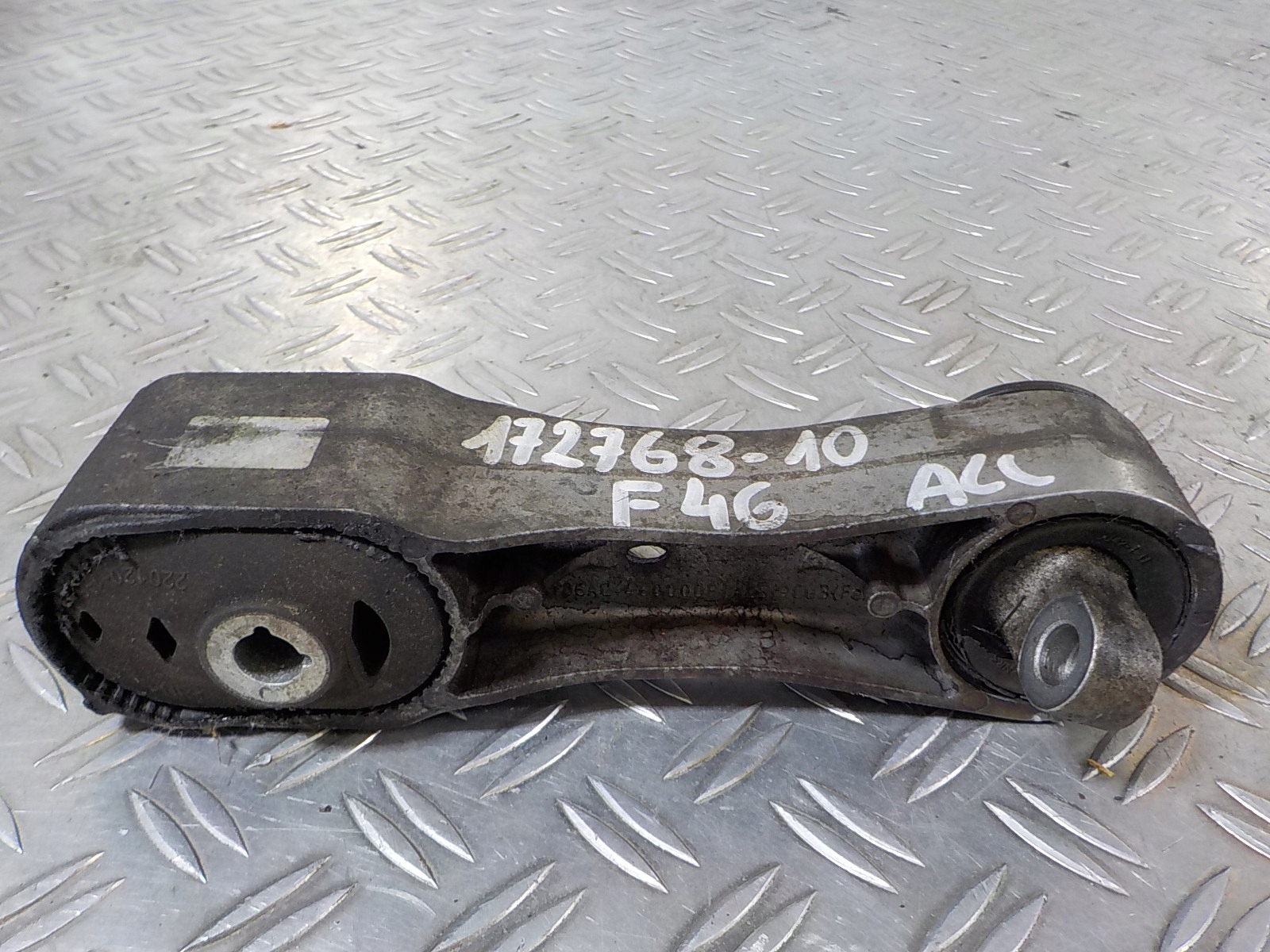 BMW 2 F46 17- ЛАПА ПОДУШКА 172768-10