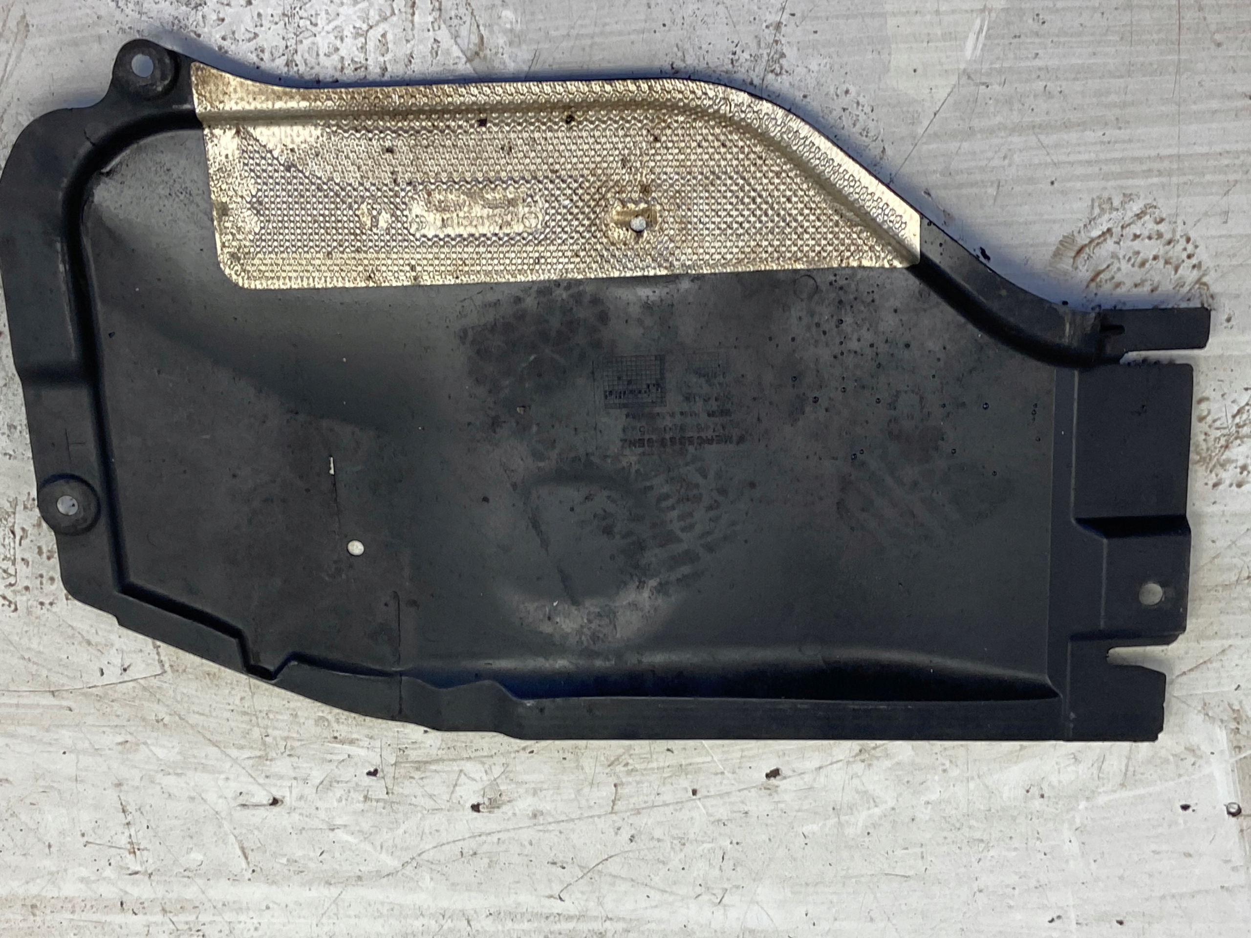 W176 защита двигателя A2465200523 нижняя W117