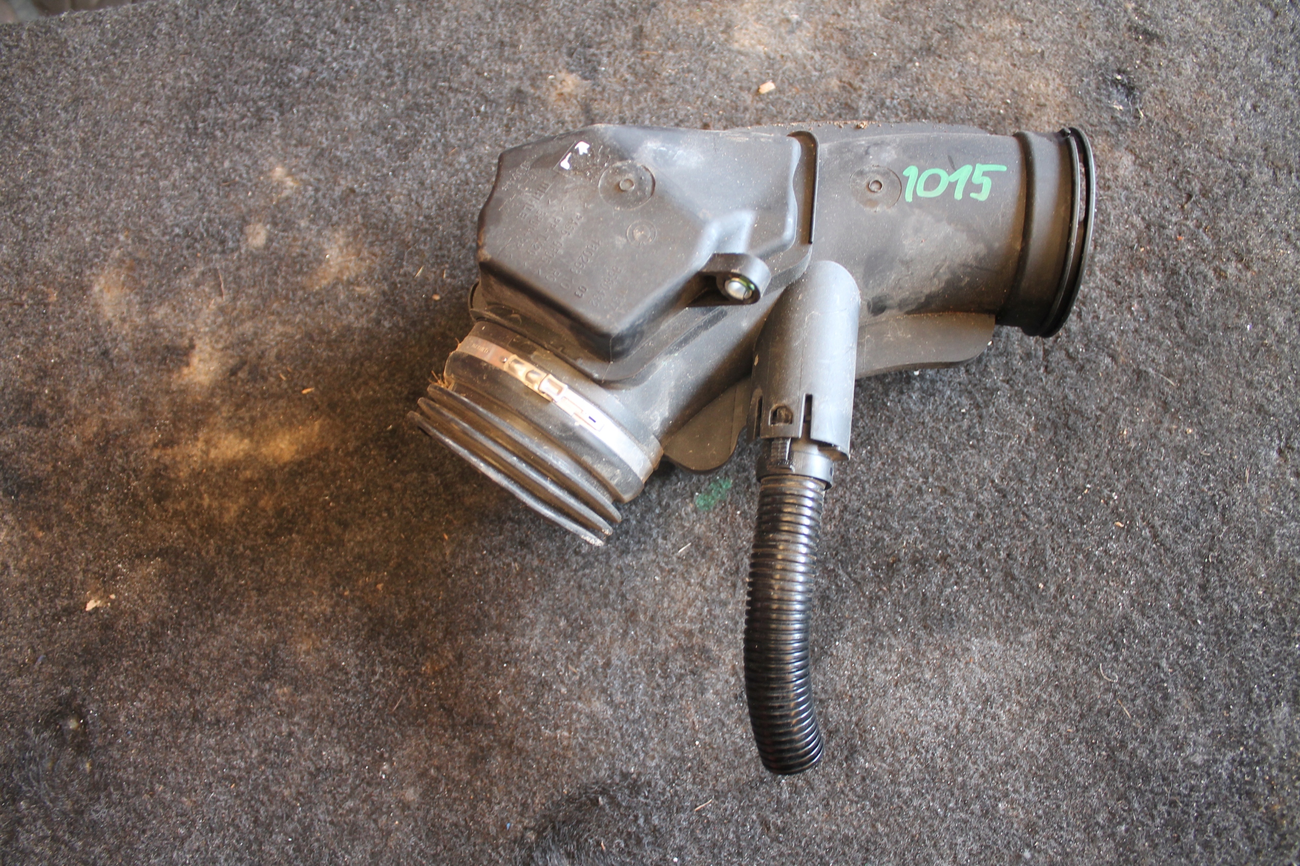 1015. air hose REZONATOR 8580432