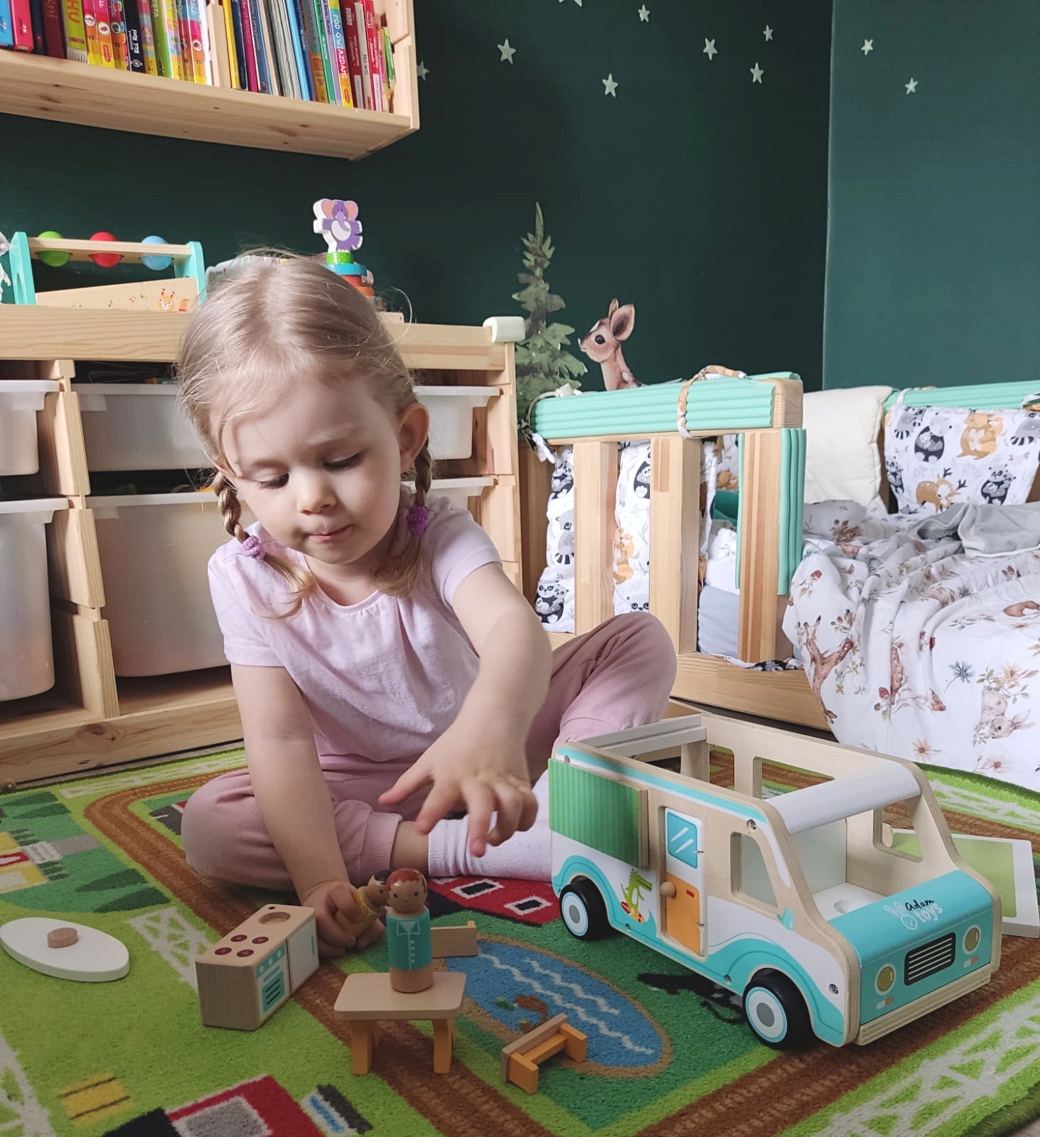 ZABAWKA DLA DZIECKA KAMPER + AKCESORIA PRZYCZEPKA KARAWANING PODRÓŻ VANLIFE Materiał drewno inny