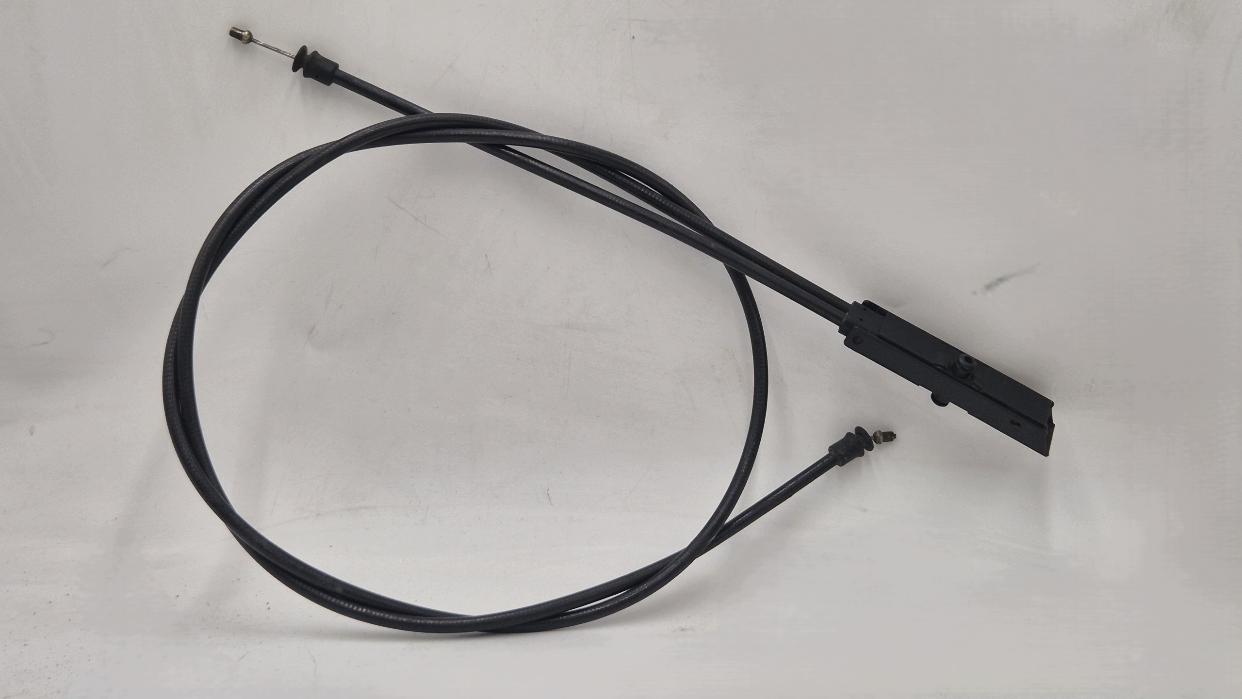 Câble Levier du capot Mercedes CLS C219 A2198800059 Original