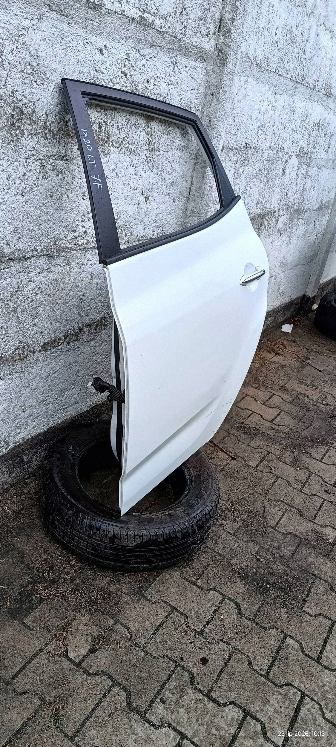 HYUNDAI IX20 7F door left rear part rear. left 2010