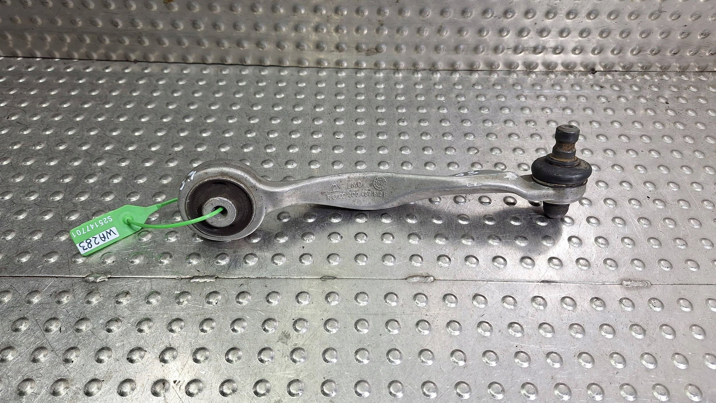 arm right front upper OE 4D0407512F AUDI A4 B6 A6 C5 PASSAT B5 SUPERB and