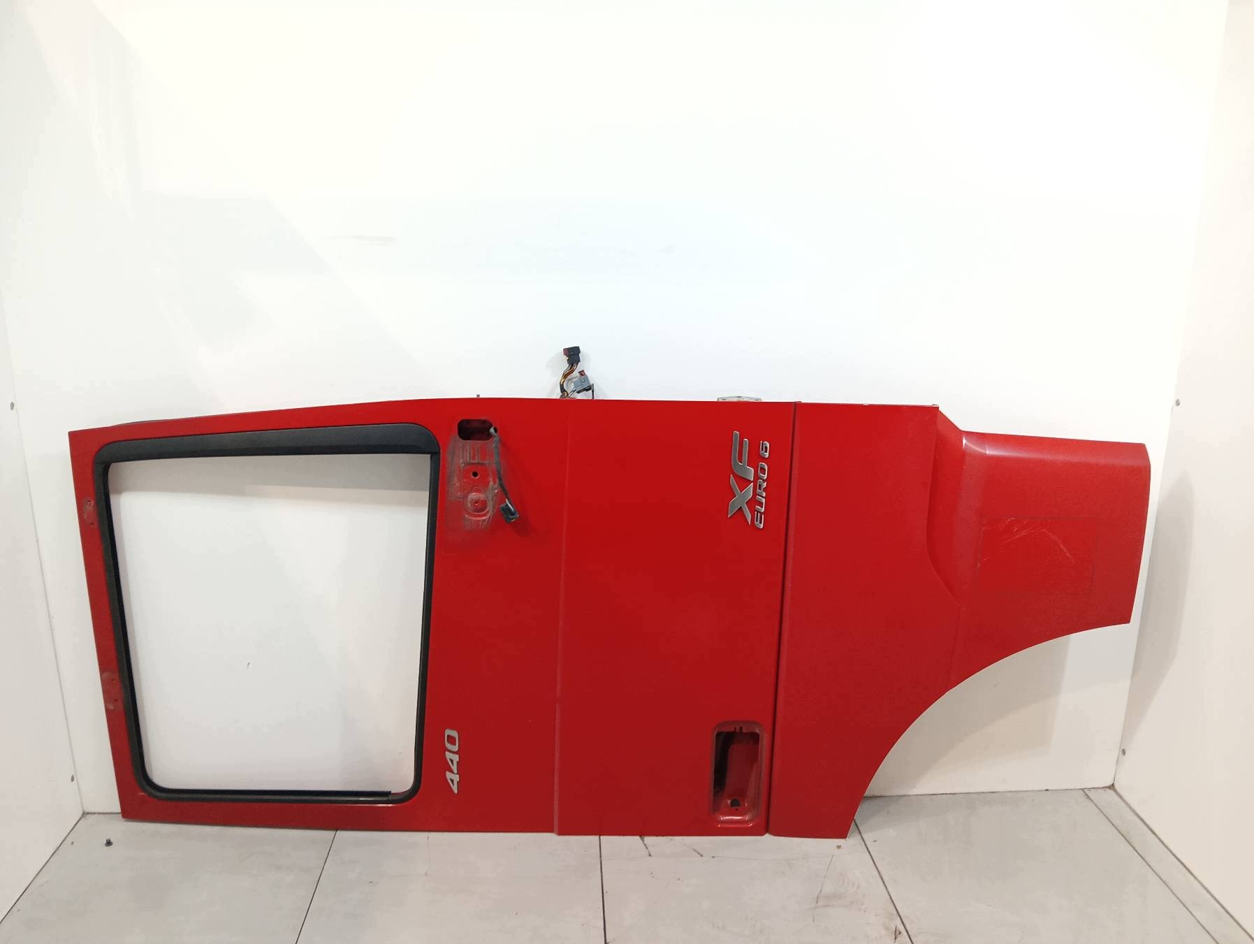 door right front red DAF XF (2012-2016) 106 Euro 6 440 FT