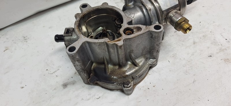 pump VACUM AUDI A4 B7 06H127025P 06J145100B