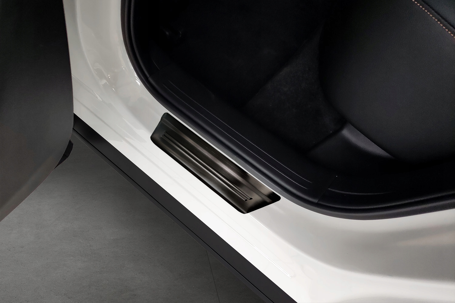 MAZDA CX-60 2022- NAKŁADKI LISTWY PROGOWE PROGI Waga produktu z opakowaniem jednostkowym 2 kg