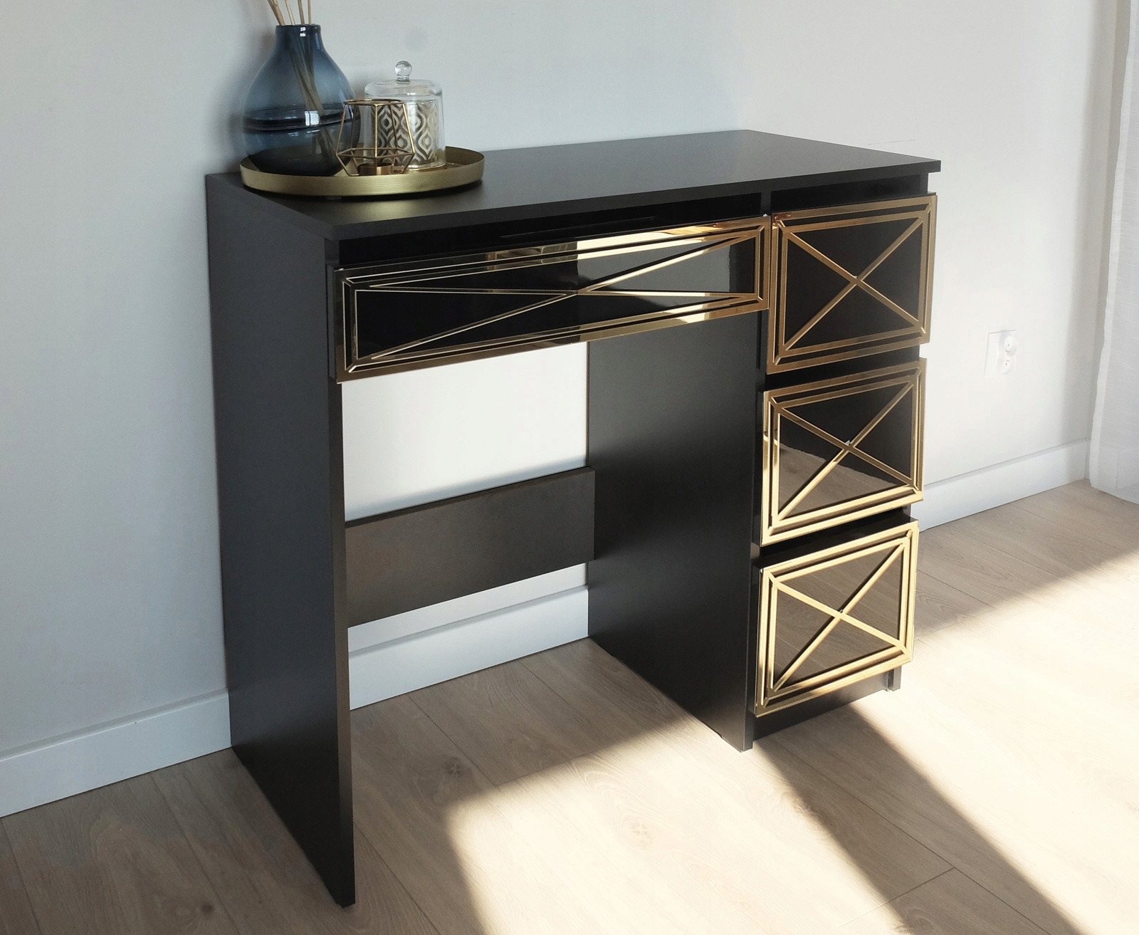 TOALETKA DO MAKIJAŻU WIZAŻU Z OŚWIETLENIEM LUSTRO Marka inna