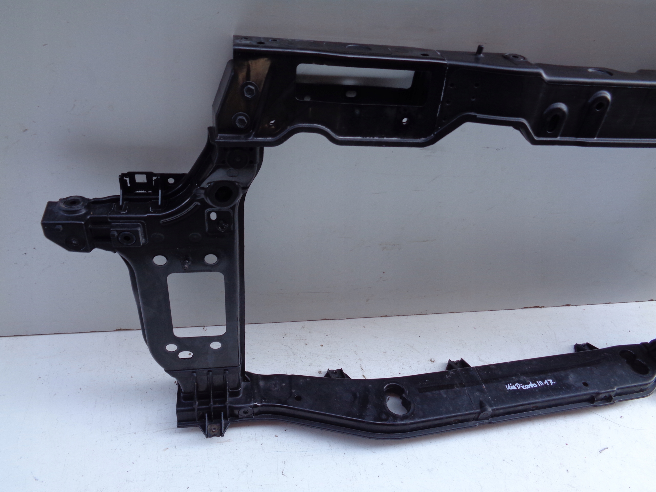 bar, wall front KIA PICANTO III 17