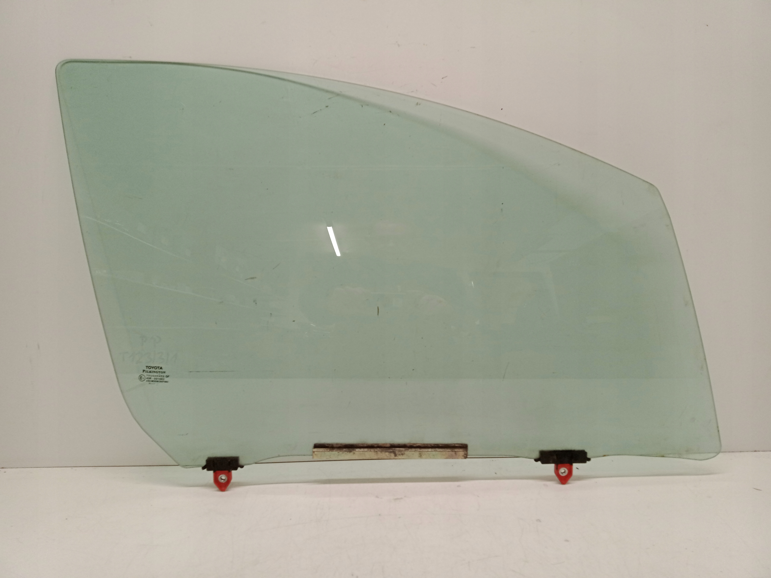 11- ..3 - TOYOTA YARIS 3 III 5D 11-ПРАВЕ ЛОБОВЕ СКЛО..3