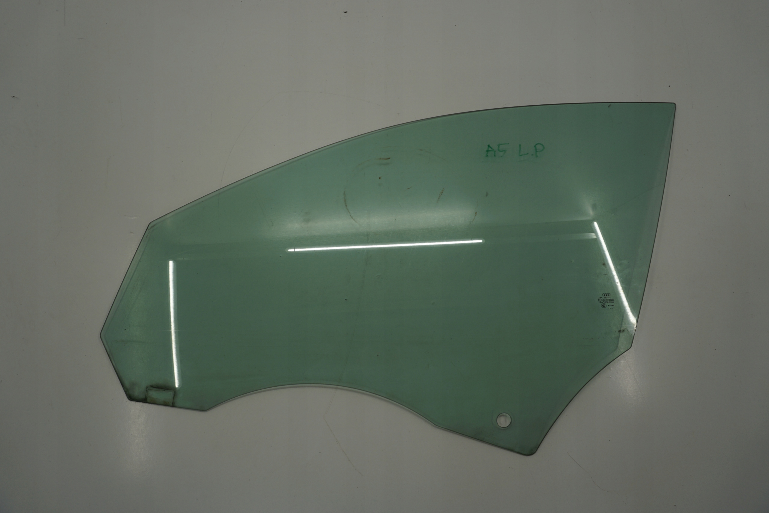 AUDI A5 8T SPORTBACK 10R стекло передней левой двери