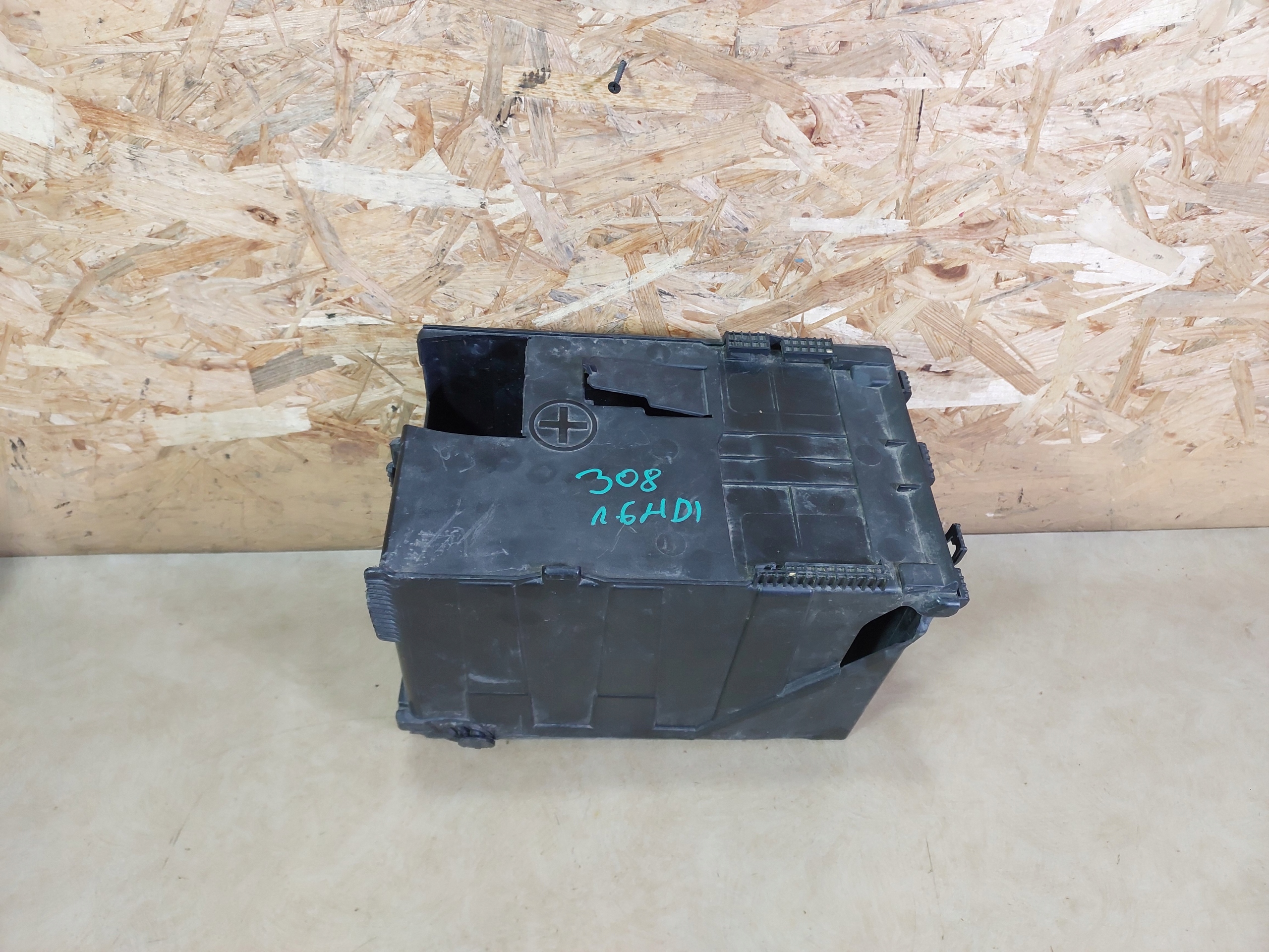 PEUGEOT 308 T7 корпус аккумулятора