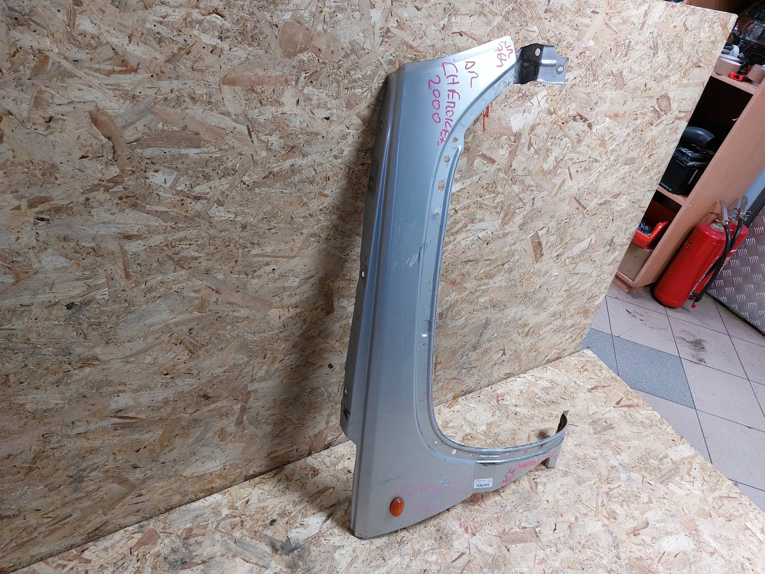fender front right Jeep Cherokee Liberty KJ 01-05