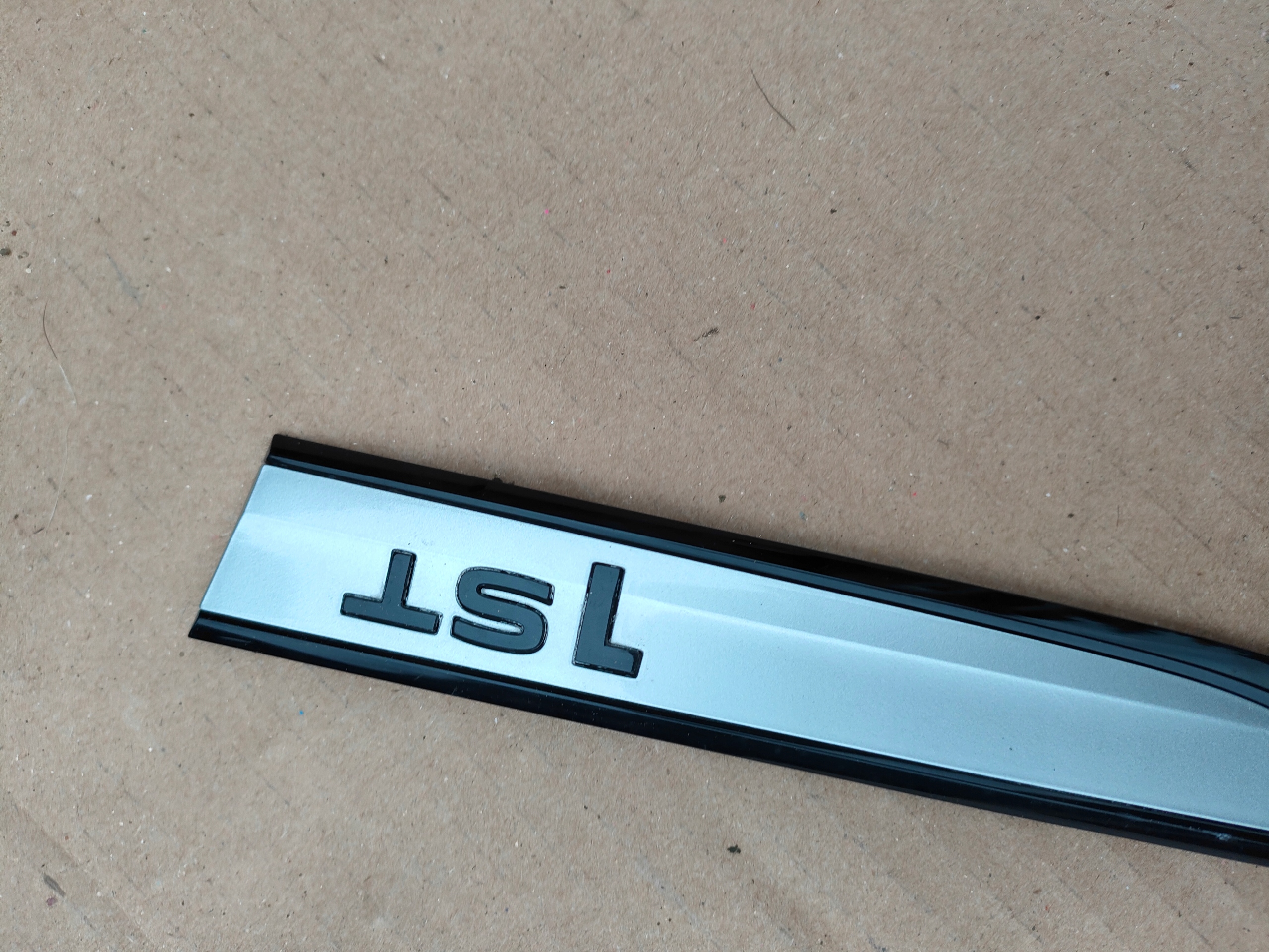 lišta kryt blatníku pravý předek 1ST VW ID4 ID.4 21R