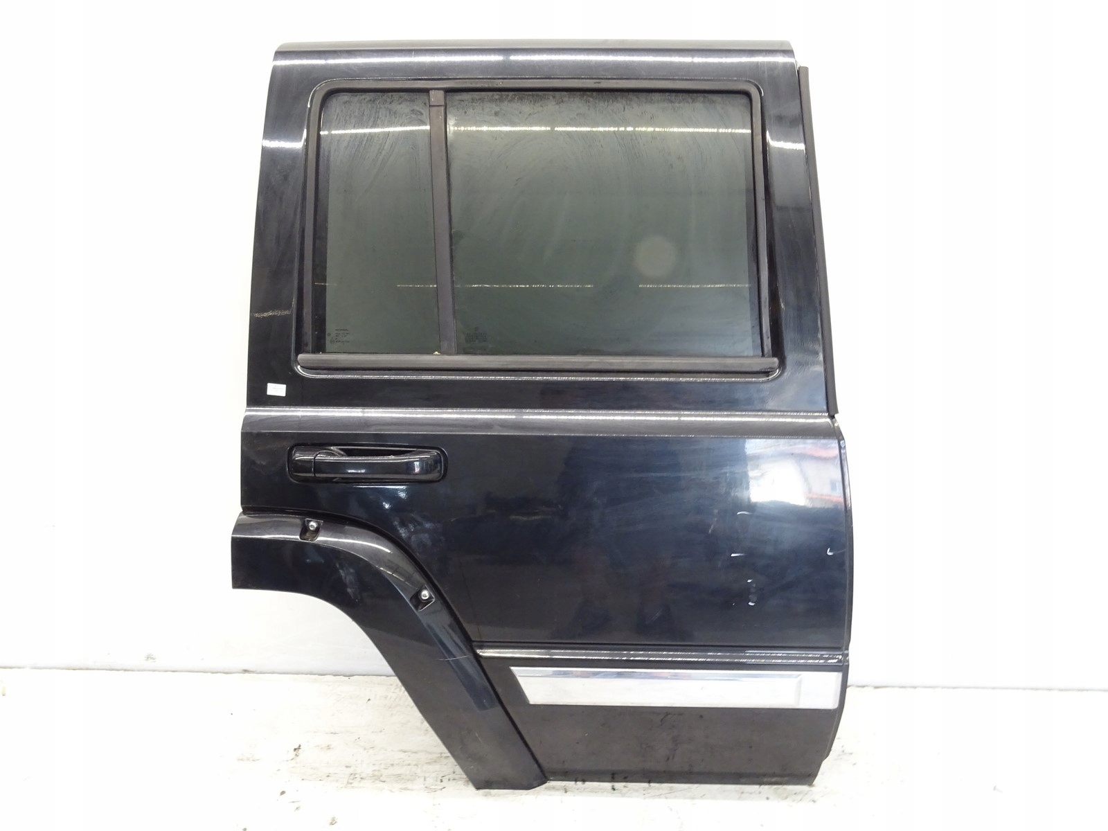 door right rear. right rear part JEEP COMMANDER