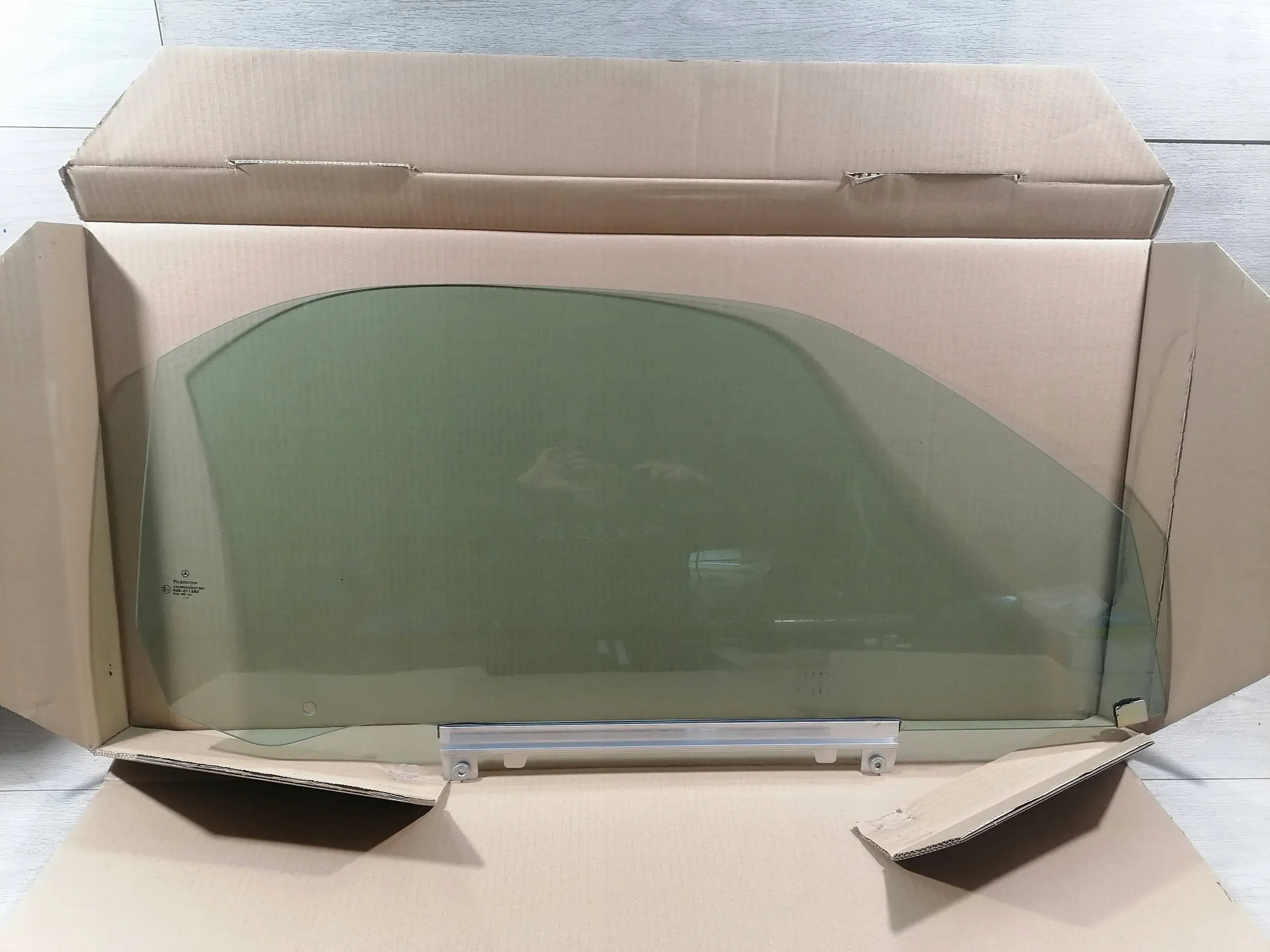 7993. MERCEDES SLK W170 SZYBA LEWY PRZÓD A1707201018