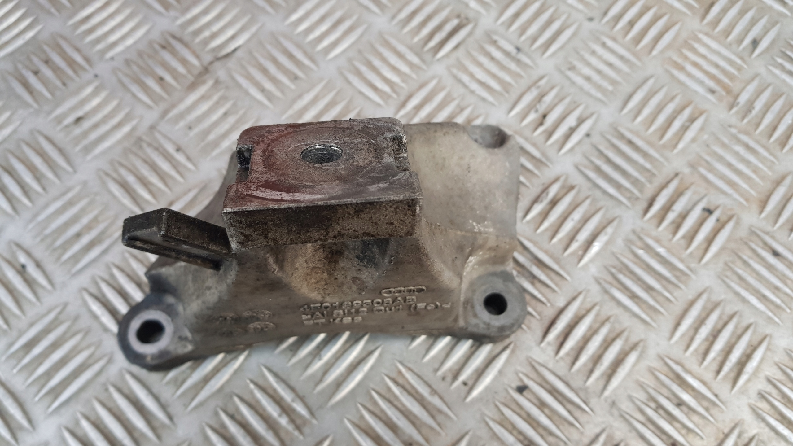 AUDI A6 C6 3.0 TDI holder engine mount 4F0199308AB