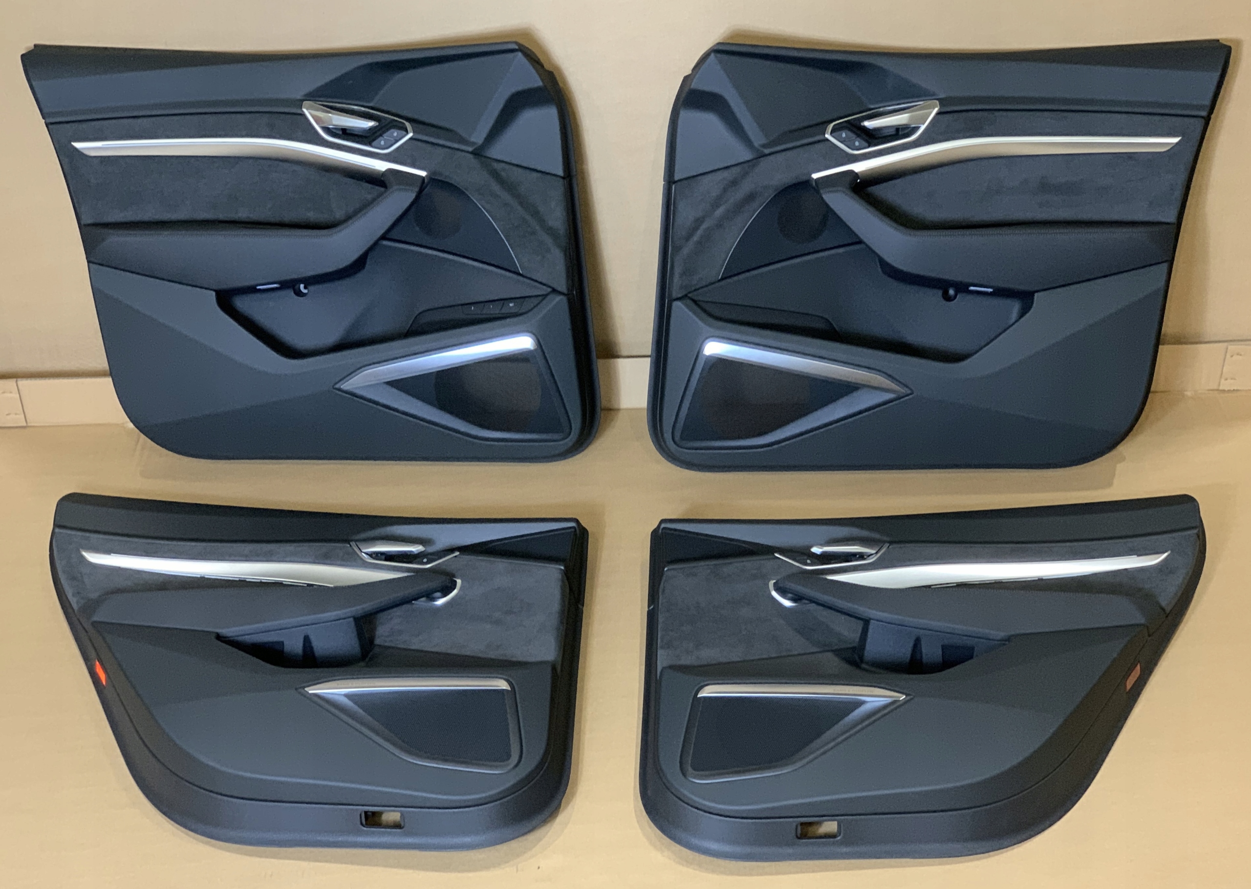 Карта ОБШИВКА двері перед зліва ЛІВИЙ Audi е-трон 55ke + 3 інше продуктів