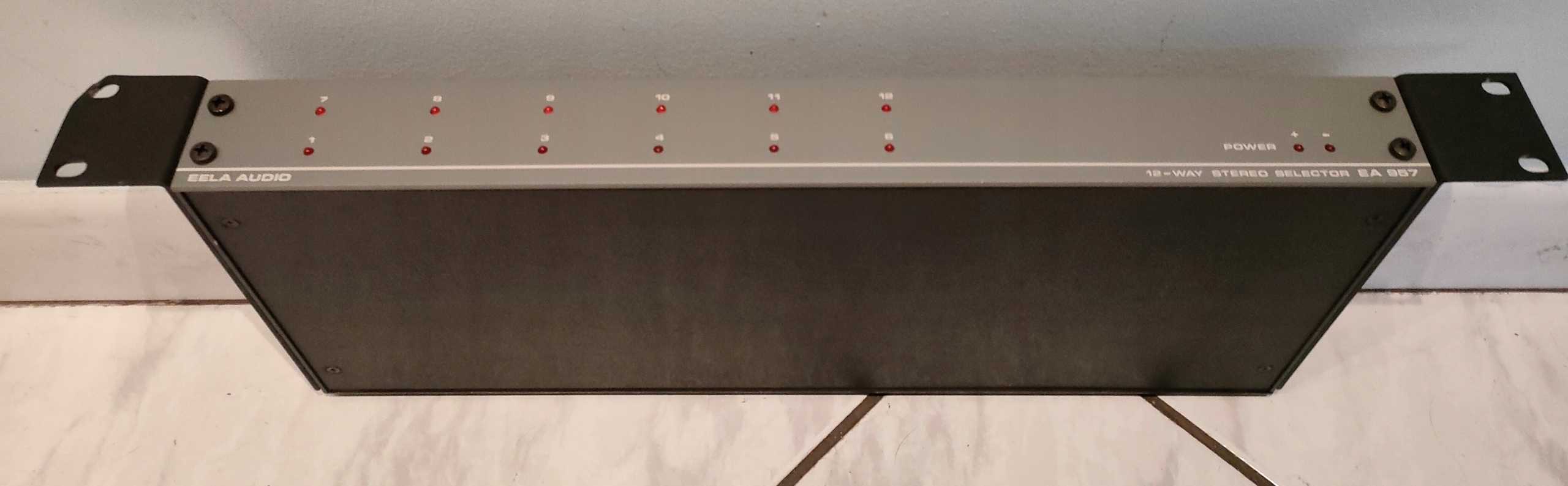 Selektor audio EELA AUDIO EA 957 12-WAY do studia Model TC716