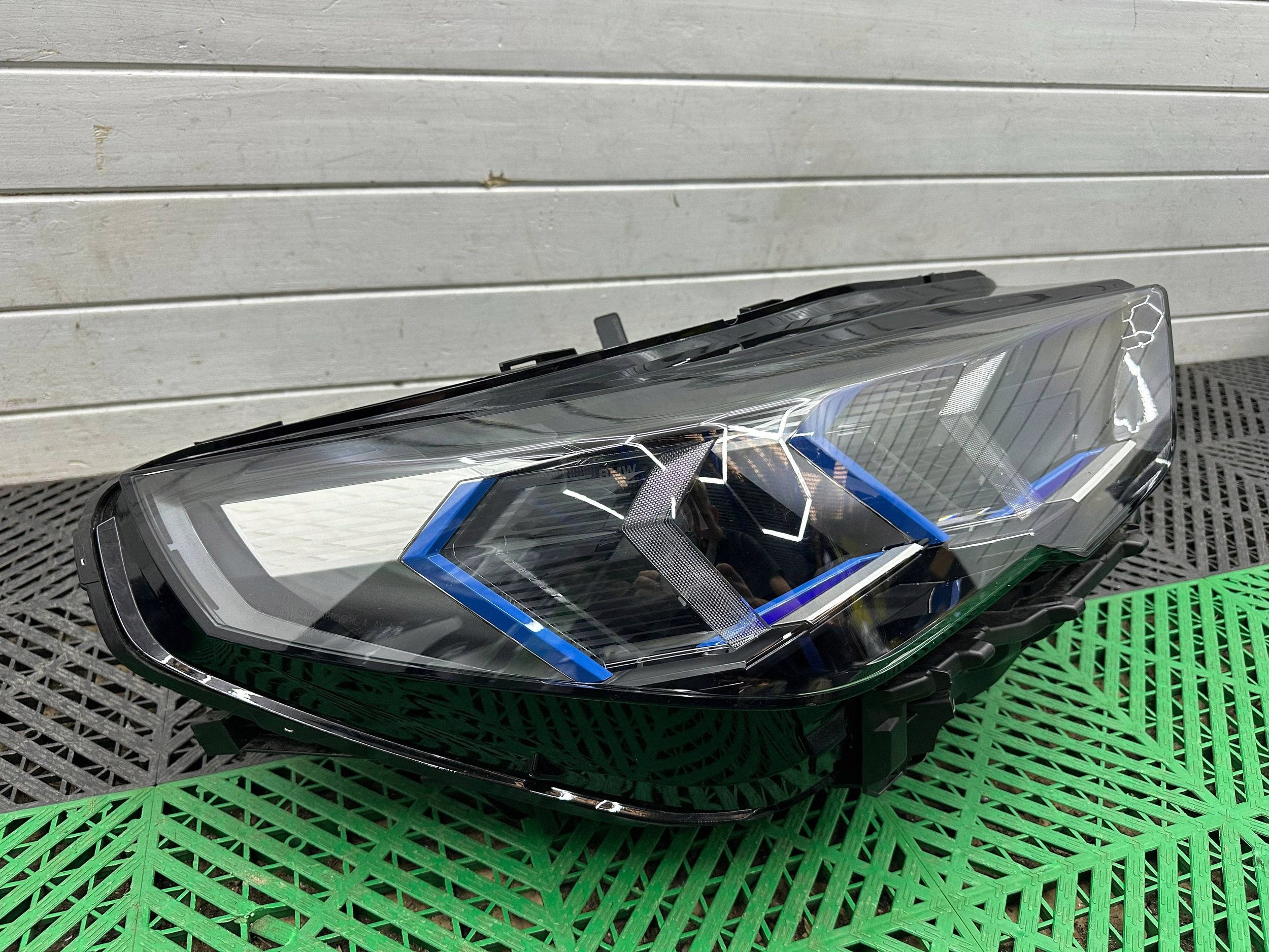 light front side right BMW X2 U10 5A77EB8