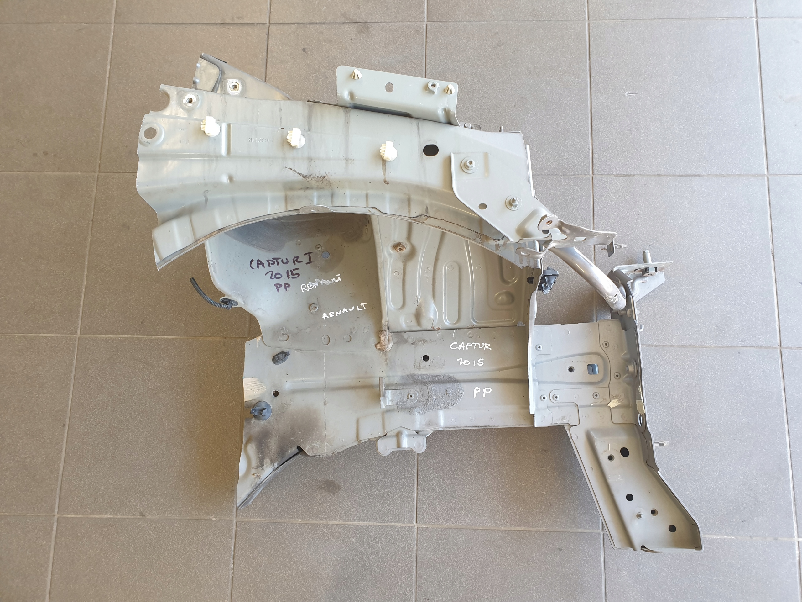 LONGHERONE Destro quarto LONGHERONE FARTUCH RENAULT CAPTUR e 2014