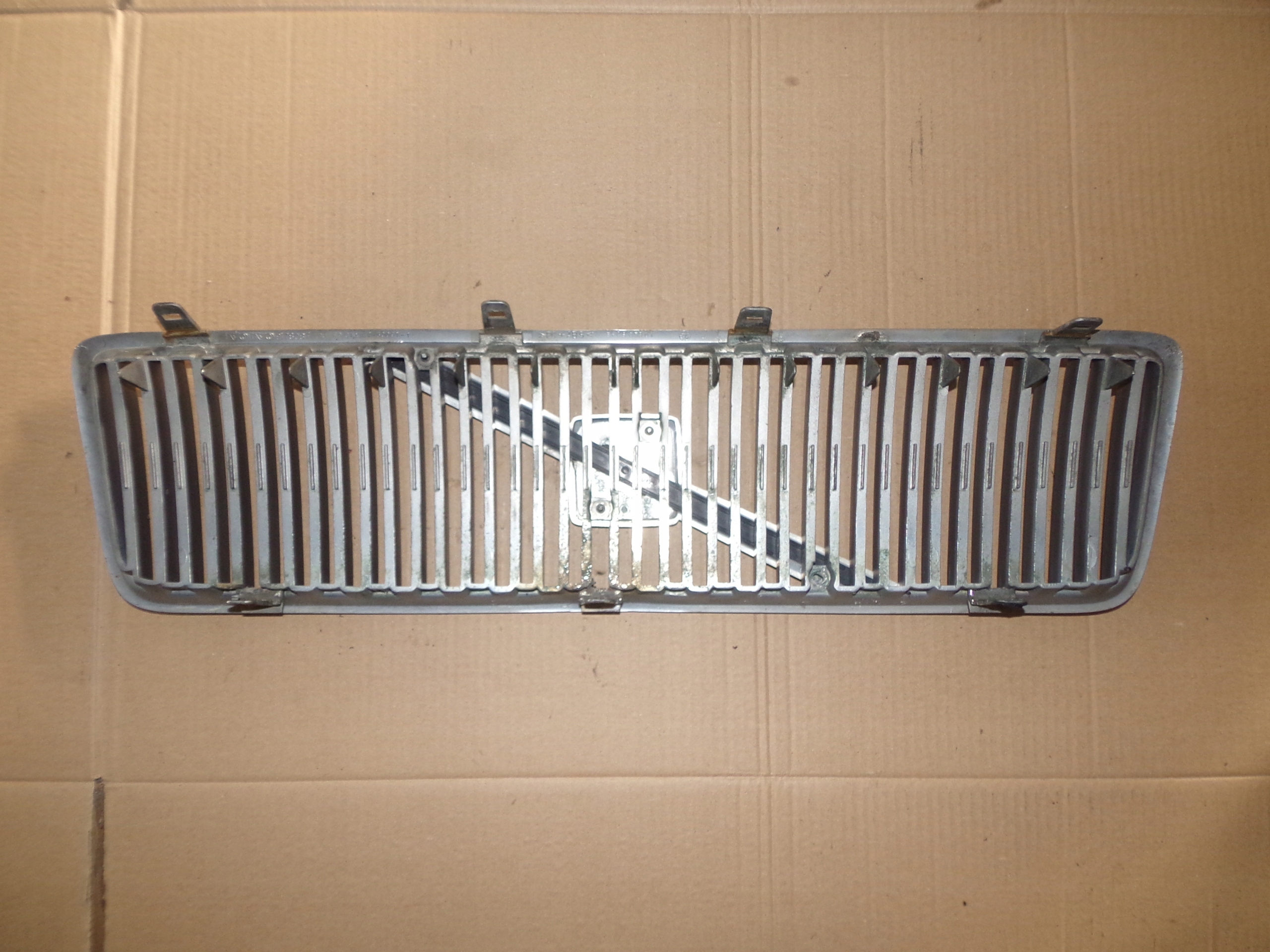 решетка радиатора перед volvo S80 98-04r.