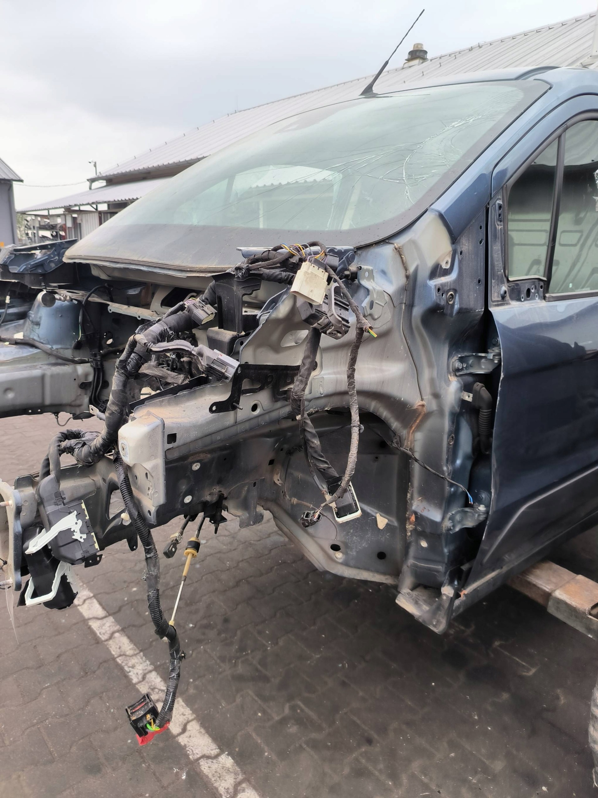 quarter left front FORD TRANSIT CONNECT II LIFT