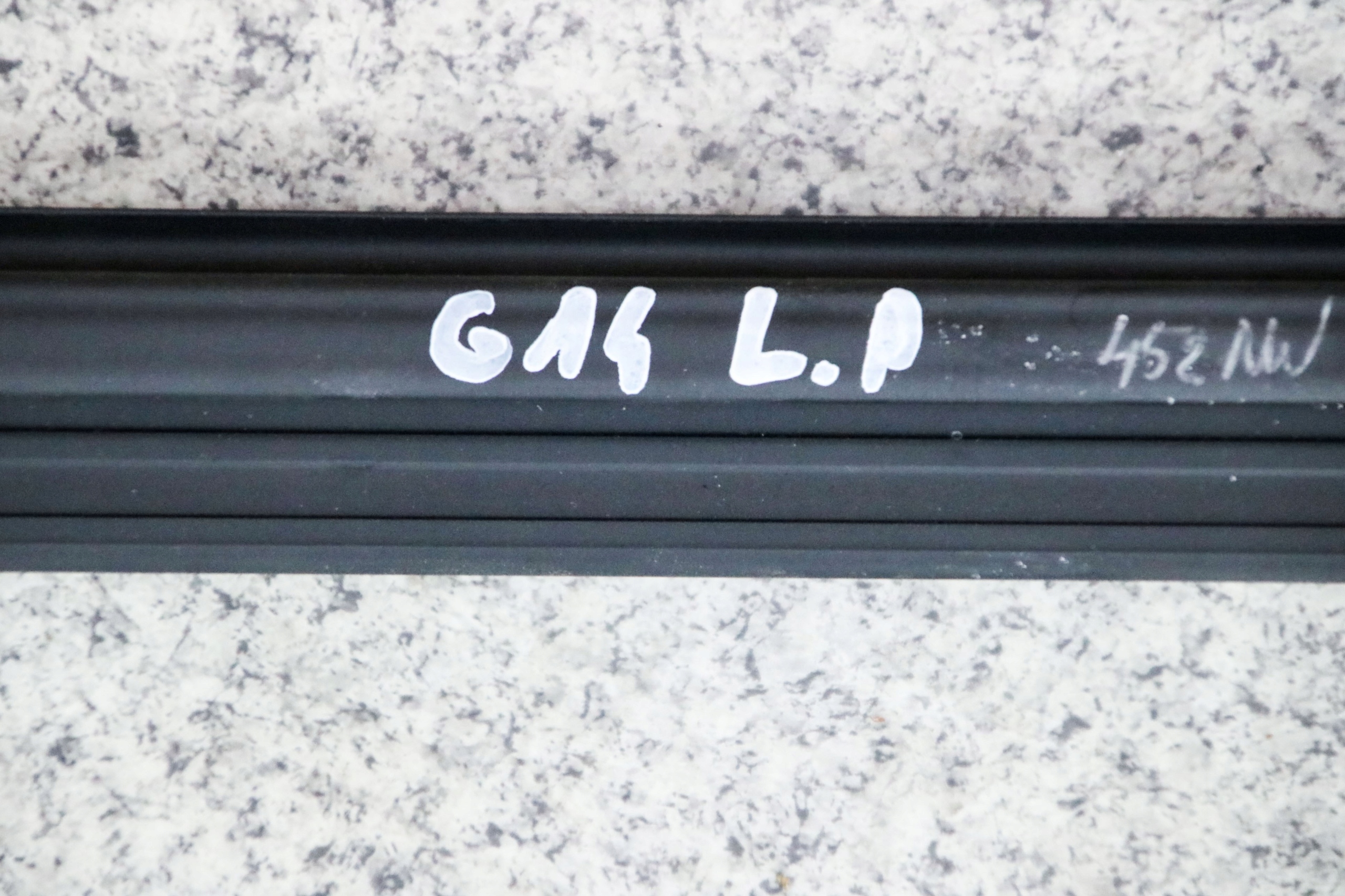 BMW 8 G14 G15 gasket door windows left front