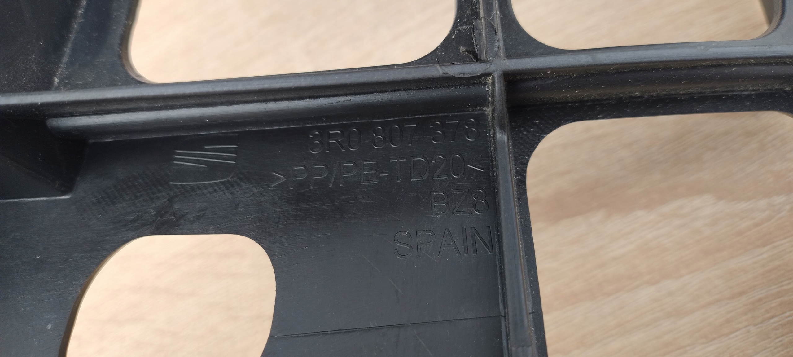 SEAT EXEO right bumper bracket rear part bracket holder console