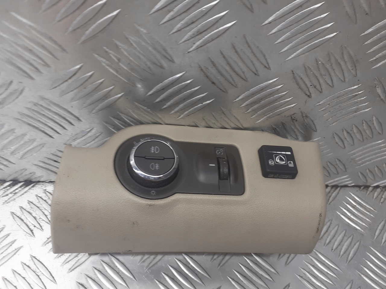 PANEL REGULACJI ŚWIATEŁ OPEL INSIGNIA A 2.0T 13241913