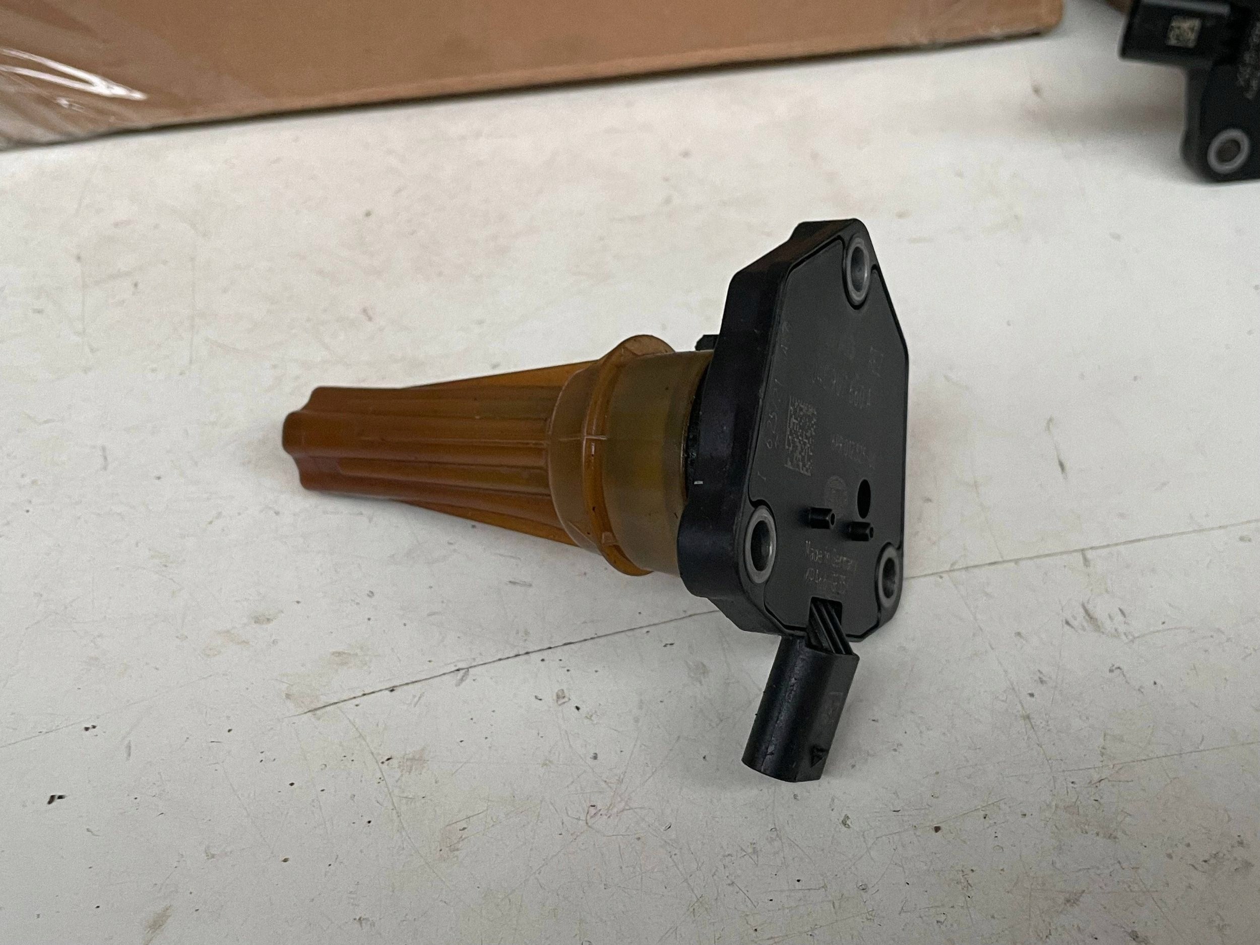 sensore Livello olio SKODA KAROQ 04C907660A @M