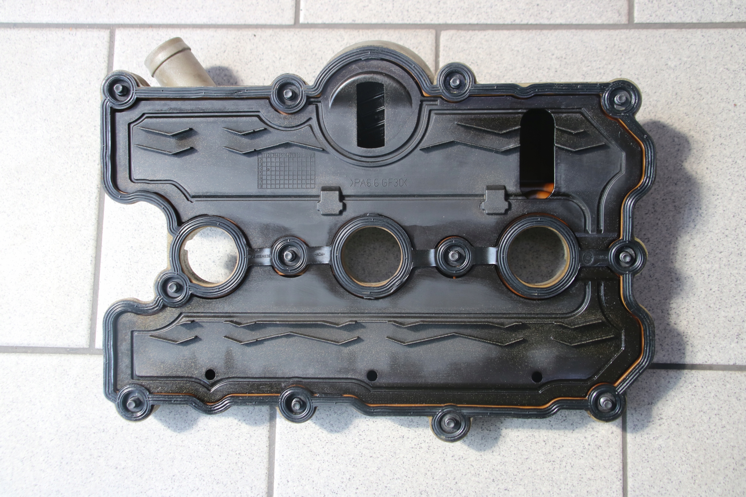 AUDI A4 A6 A8 3,0 TFSI Abdeckung der Ventile 06E103471S