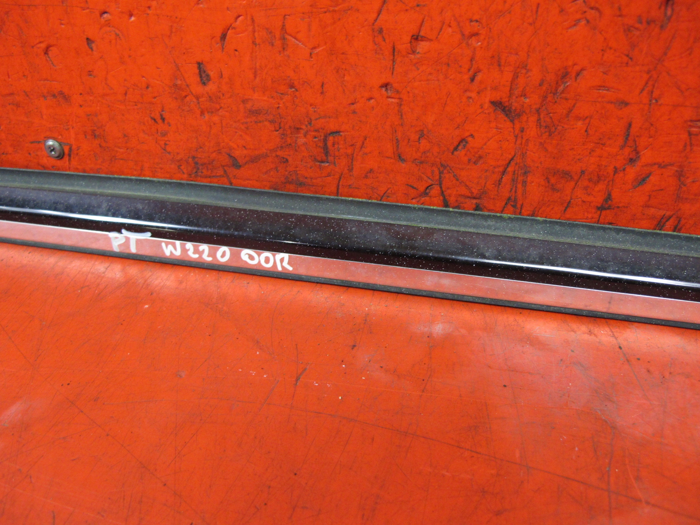 MERCEDES W220 S-KLASA moulding dust right rear part