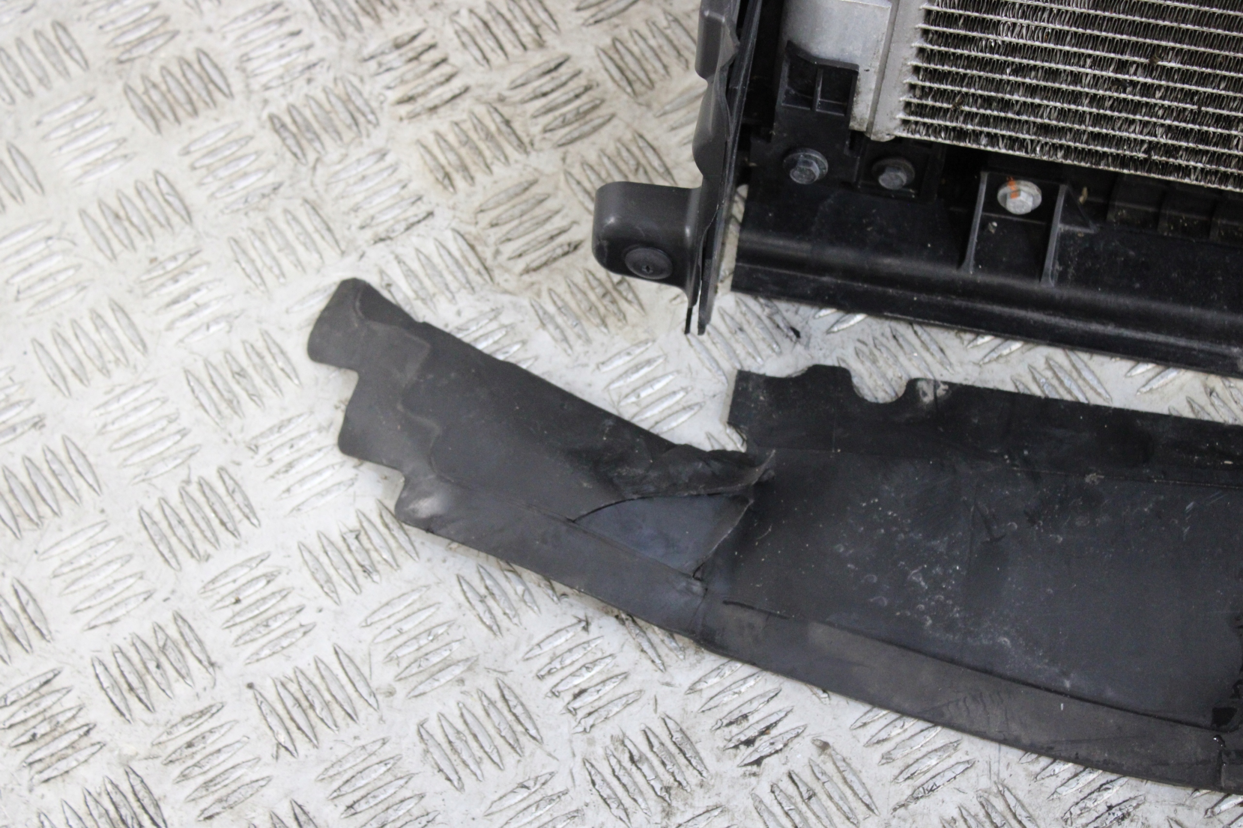 support panel for radiators front radiator pillar JAGUAR XE X760 2.0 D