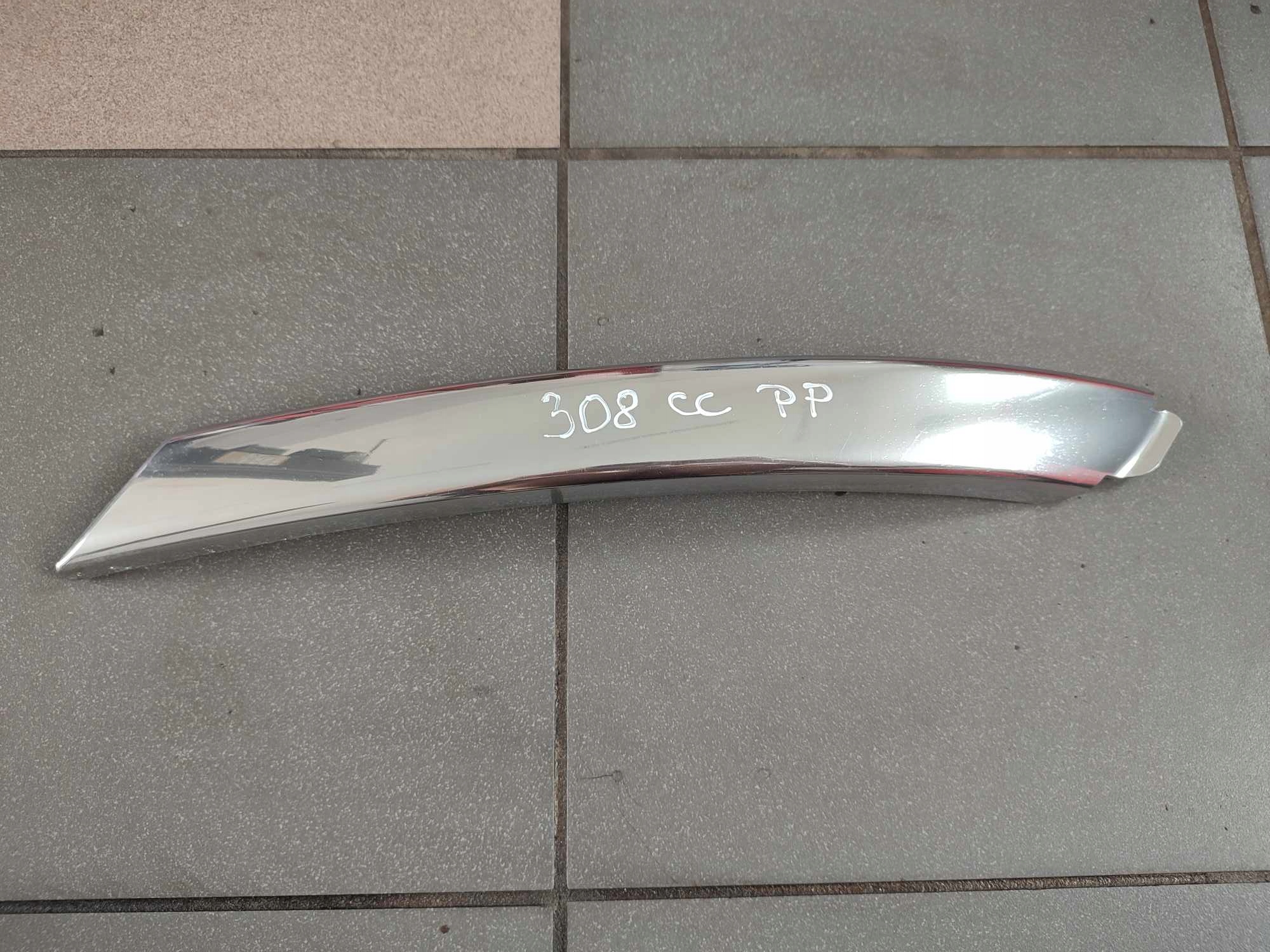 НАКЛАДКА ОБШЫВКИ БОКОВАЯ ДВЕРИ ПРАВЫЙ ПЕРЕД 308 ЦЦ