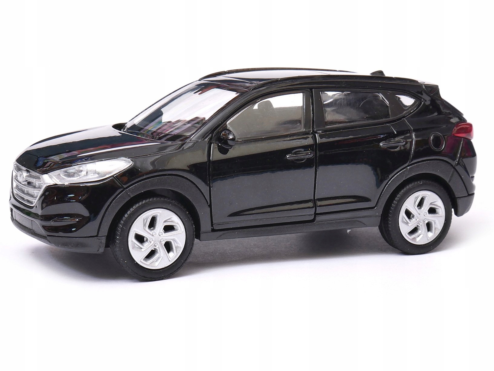 Hyundai Tucson 3 III модель в масштабе 1:34 -39 WELLY Nex