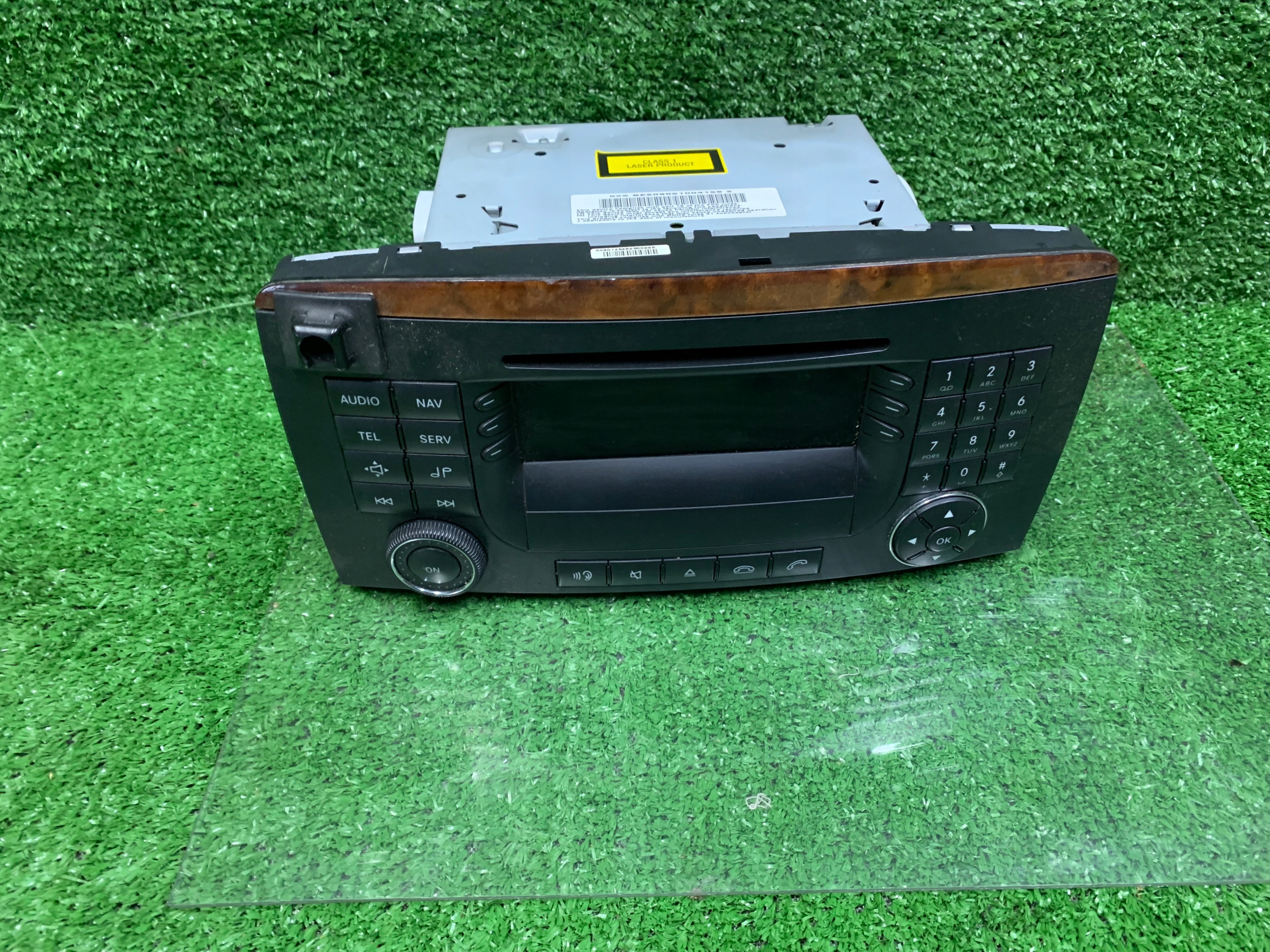 Mercedes-Benz E W211 Panel / Radio CD/DVD/GPS A2518201079