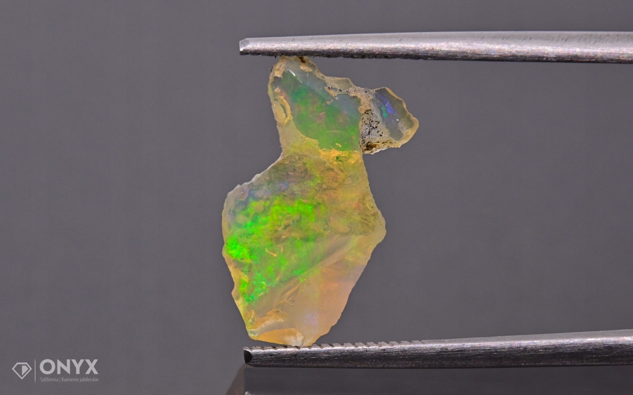 Opal z Etiopie hrudky 15x8 mm